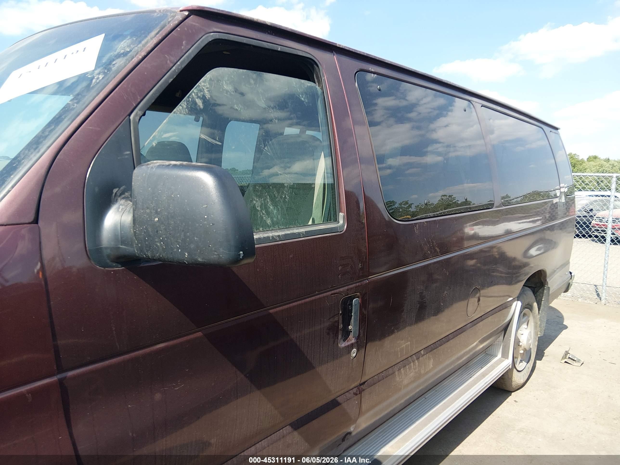 2001 Ford E-350 Super Duty Xl/xlt Maroon vin: 1FBSS31L41HB61018