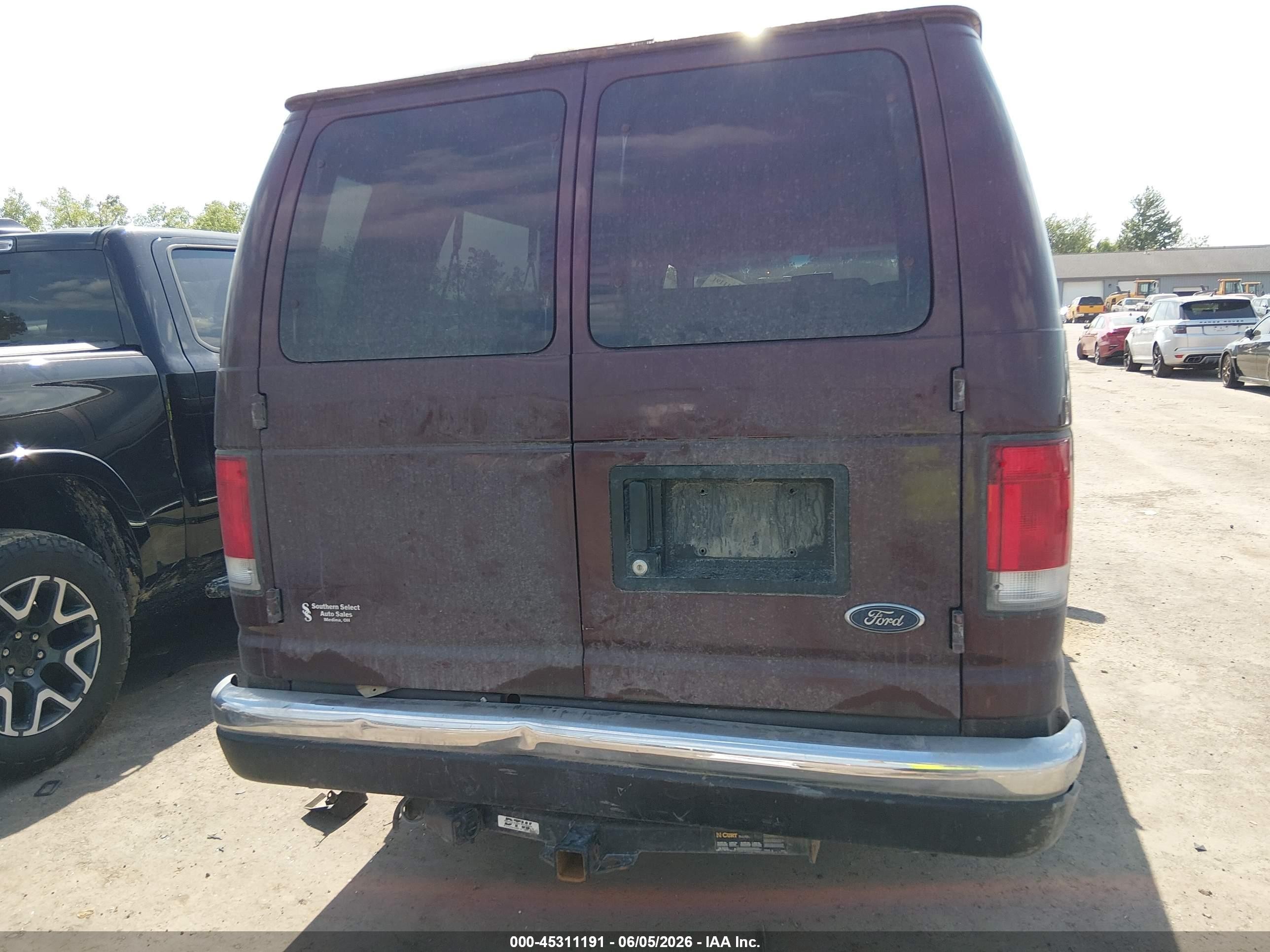 2001 Ford E-350 Super Duty Xl/xlt Maroon vin: 1FBSS31L41HB61018