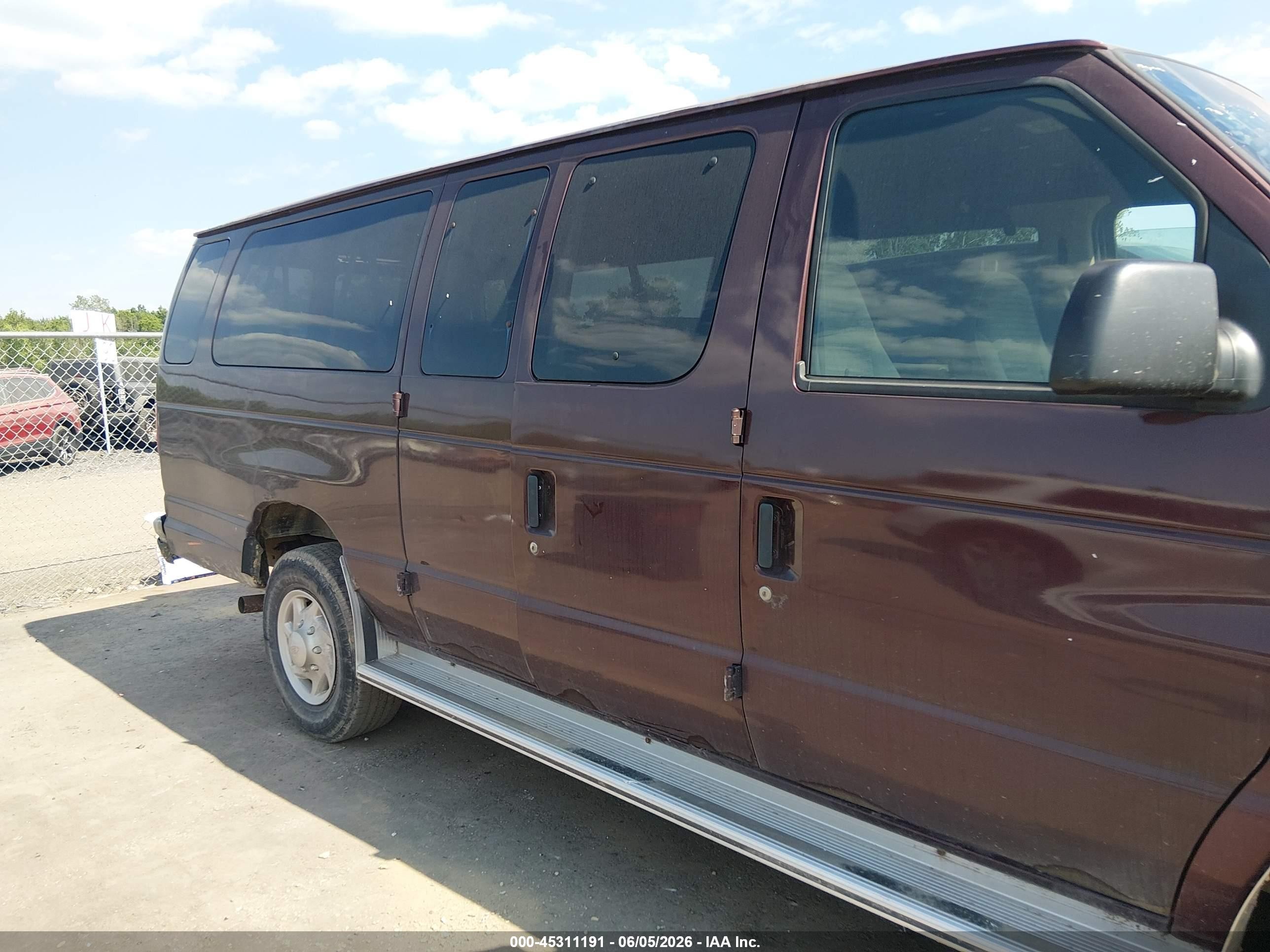 2001 Ford E-350 Super Duty Xl/xlt Maroon vin: 1FBSS31L41HB61018