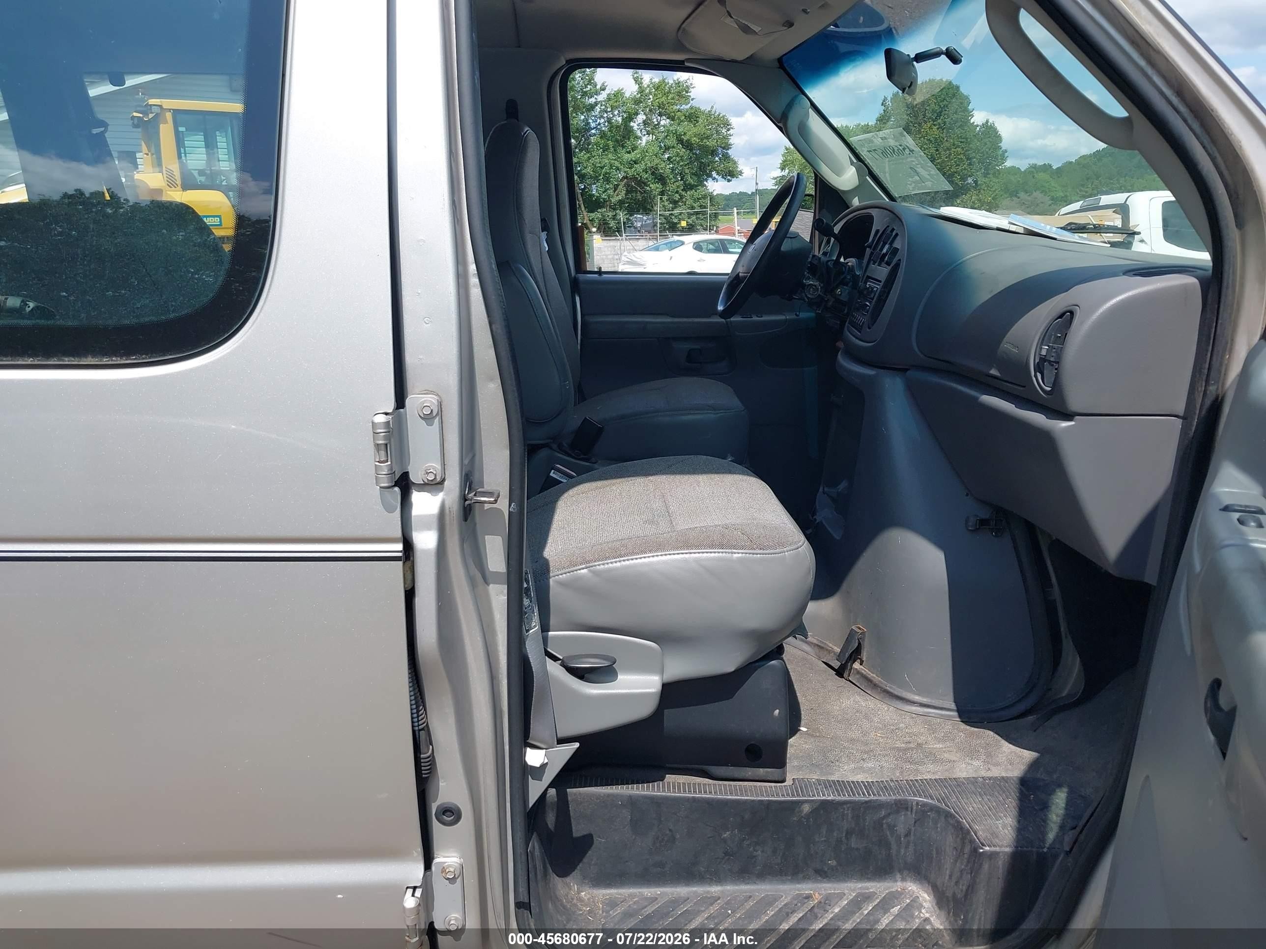 2003 Ford E-350 Super Duty Xl/xlt Silver vin: 1FBSS31L43HB15174