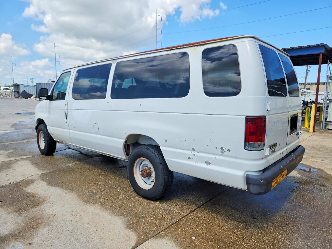2006 Ford Econoline E350 Super Duty Wagon White vin: 1FBSS31L46DA03535