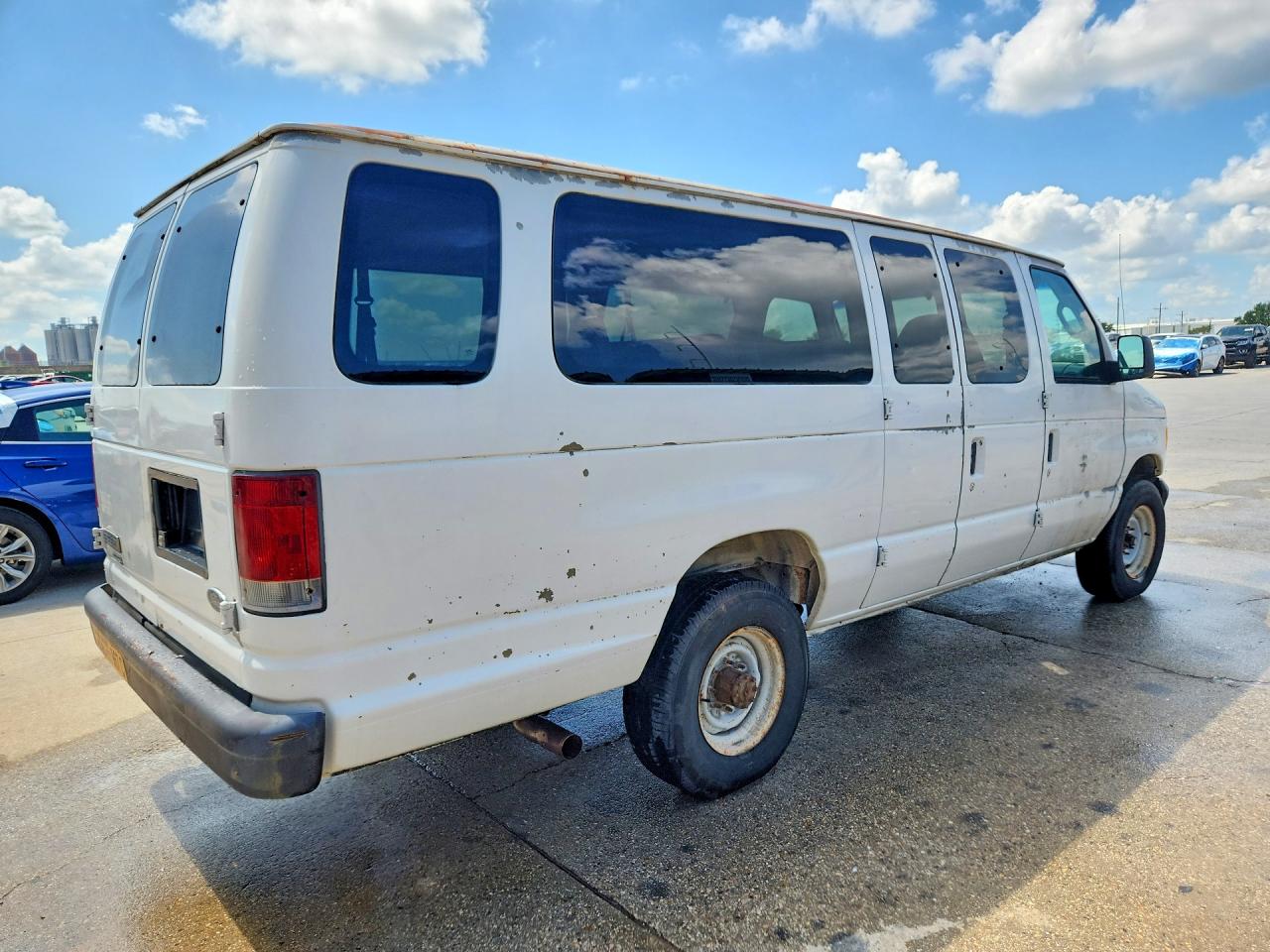 2006 Ford Econoline E350 Super Duty Wagon White vin: 1FBSS31L46DA03535