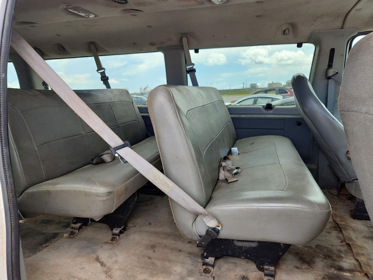 2006 Ford Econoline E350 Super Duty Wagon White vin: 1FBSS31L46DA03535