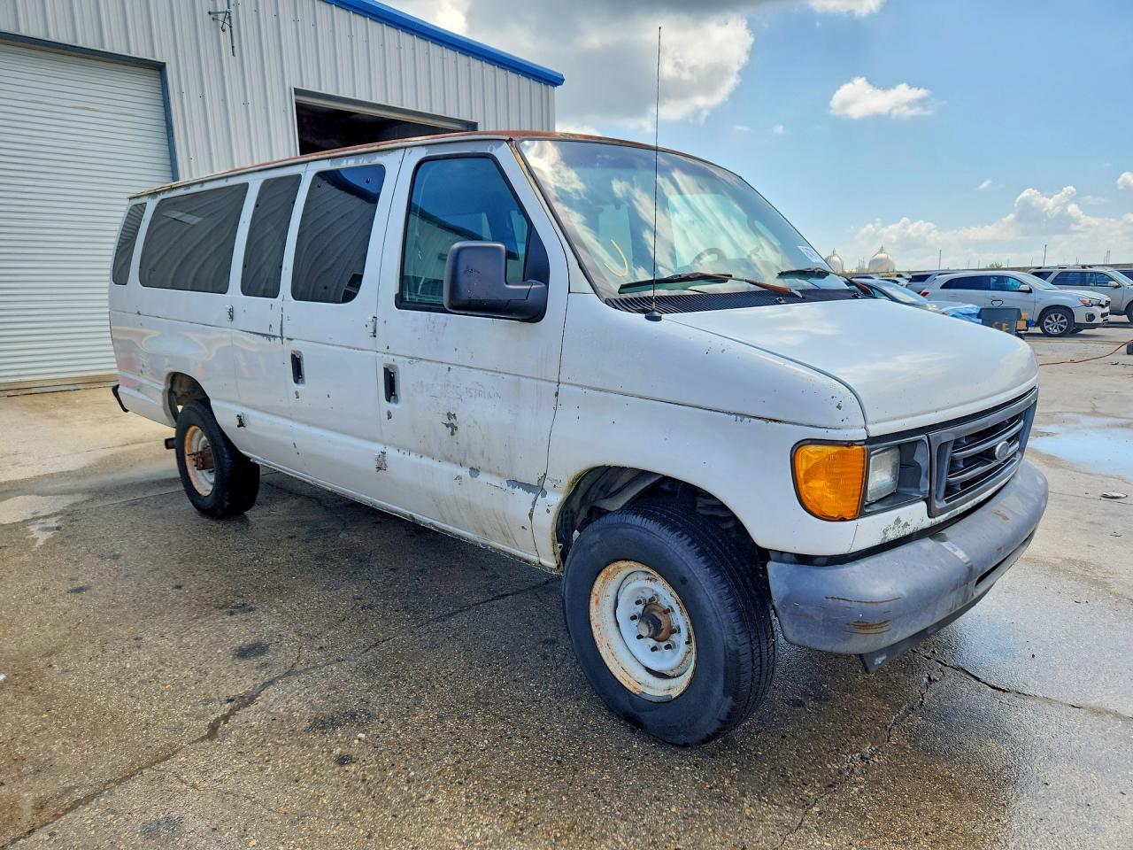 2006 Ford Econoline E350 Super Duty Wagon White vin: 1FBSS31L46DA03535