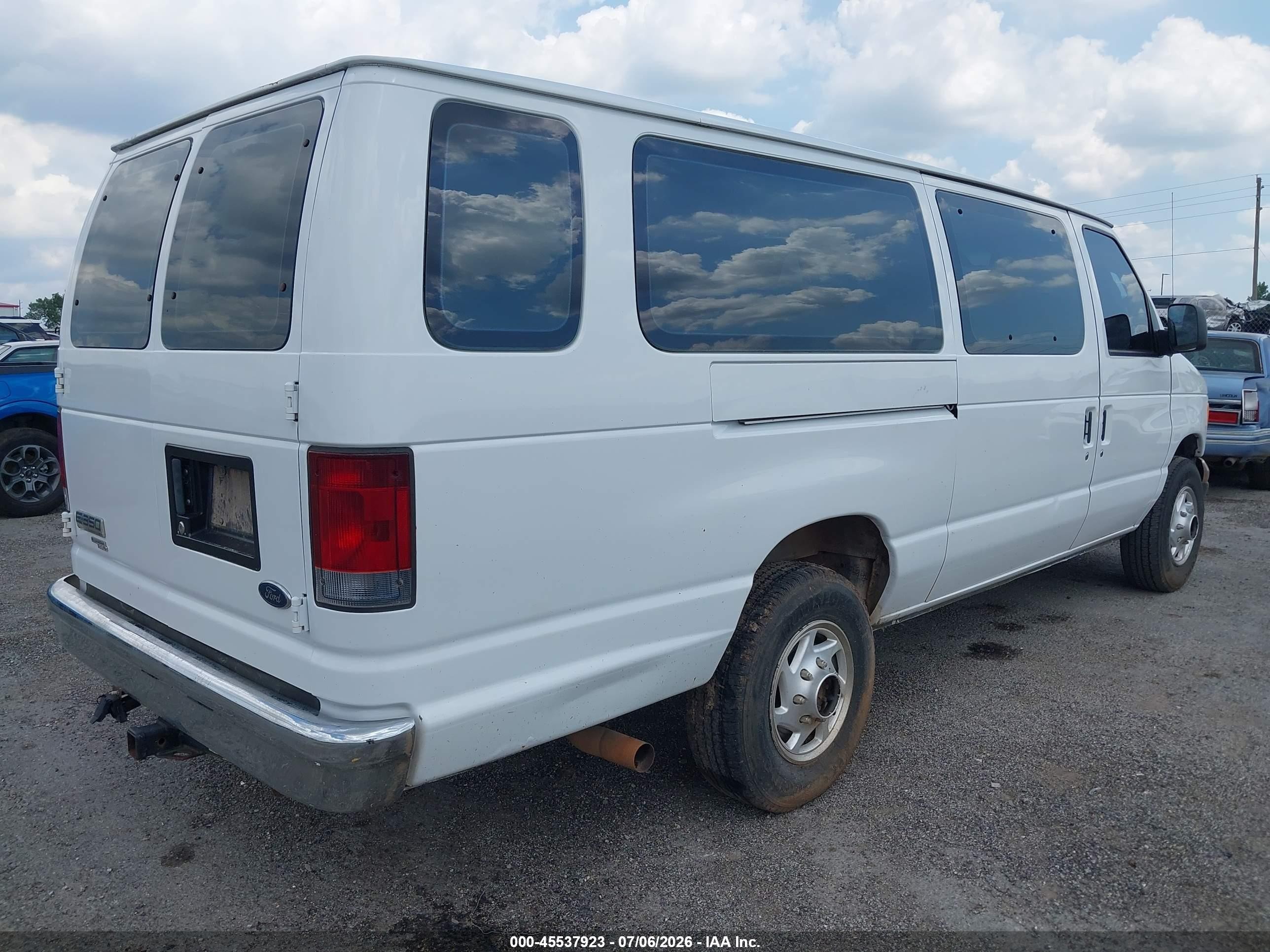 2007 Ford E-350 Super Duty Xl/xlt White vin: 1FBSS31L47DB06407
