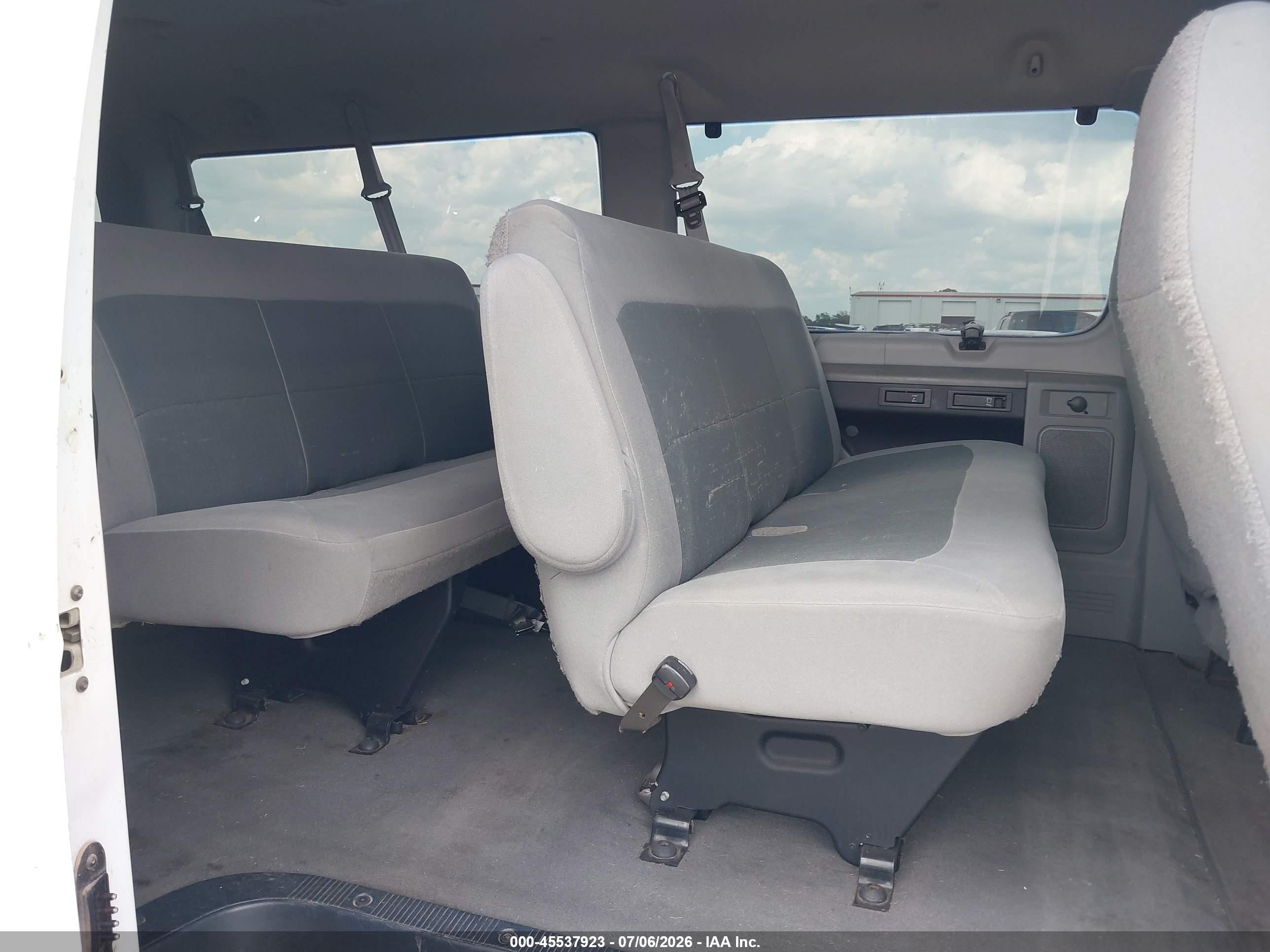 2007 Ford E-350 Super Duty Xl/xlt White vin: 1FBSS31L47DB06407