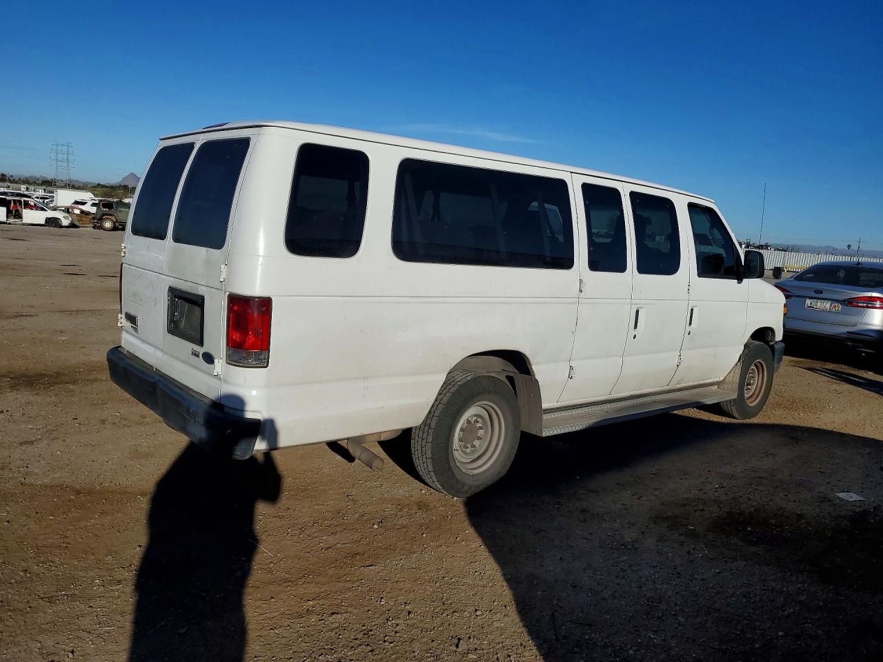 2009 Ford Econoline E350 Super Duty Wagon White vin: 1FBSS31L49DA41867
