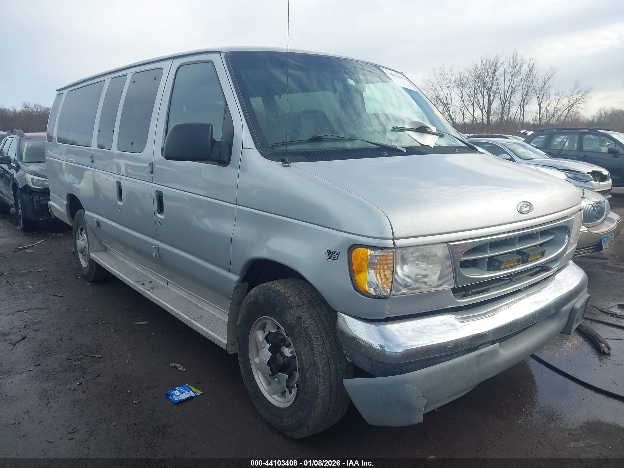 2000 Ford E-350 Super Duty   Gray vin: 1FBSS31L4YHA39494