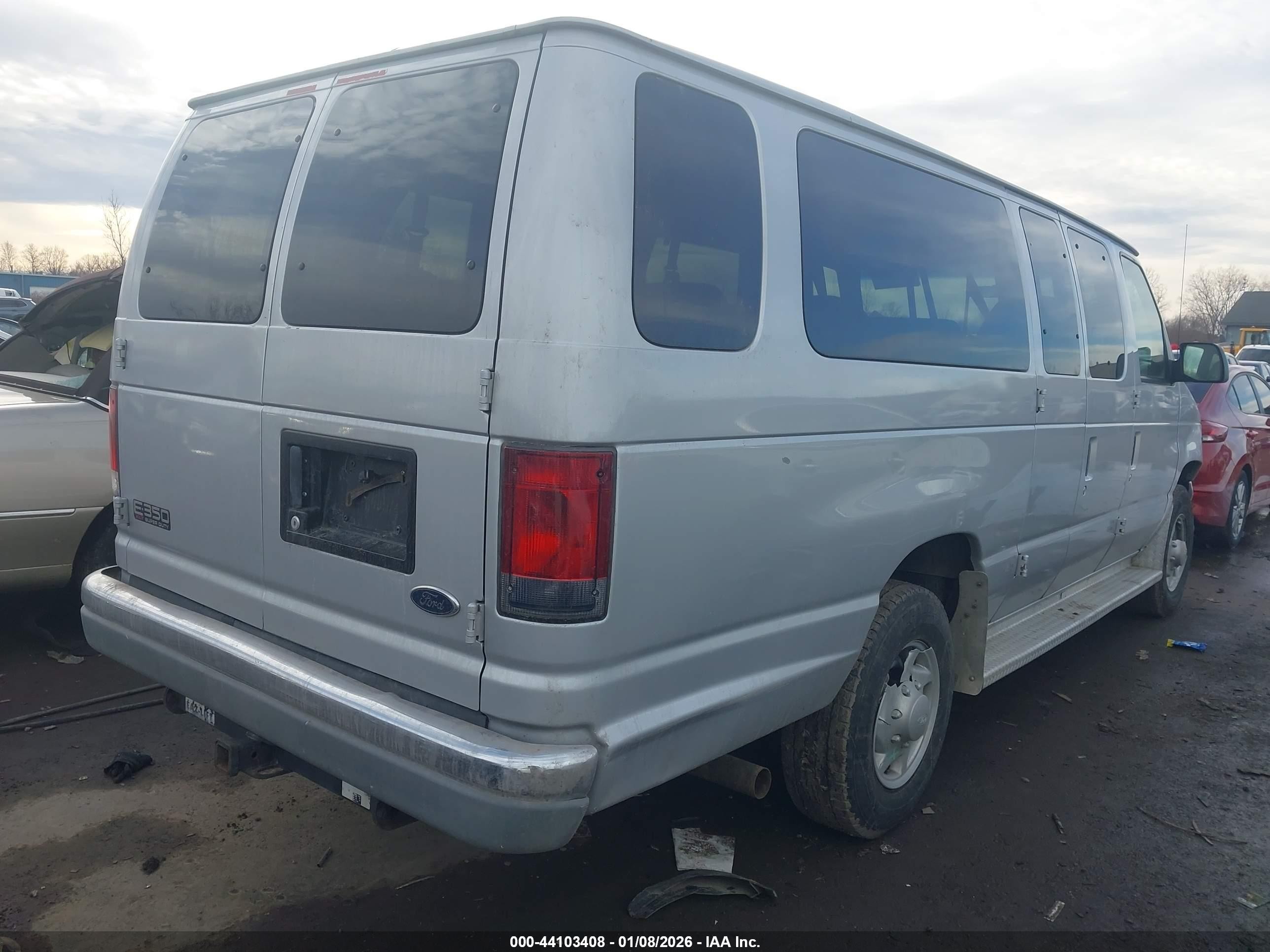 2000 Ford E-350 Super Duty   Gray vin: 1FBSS31L4YHA39494