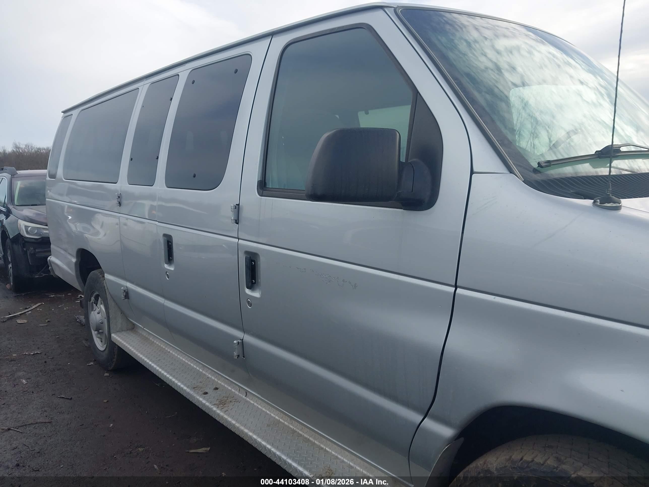2000 Ford E-350 Super Duty   Gray vin: 1FBSS31L4YHA39494