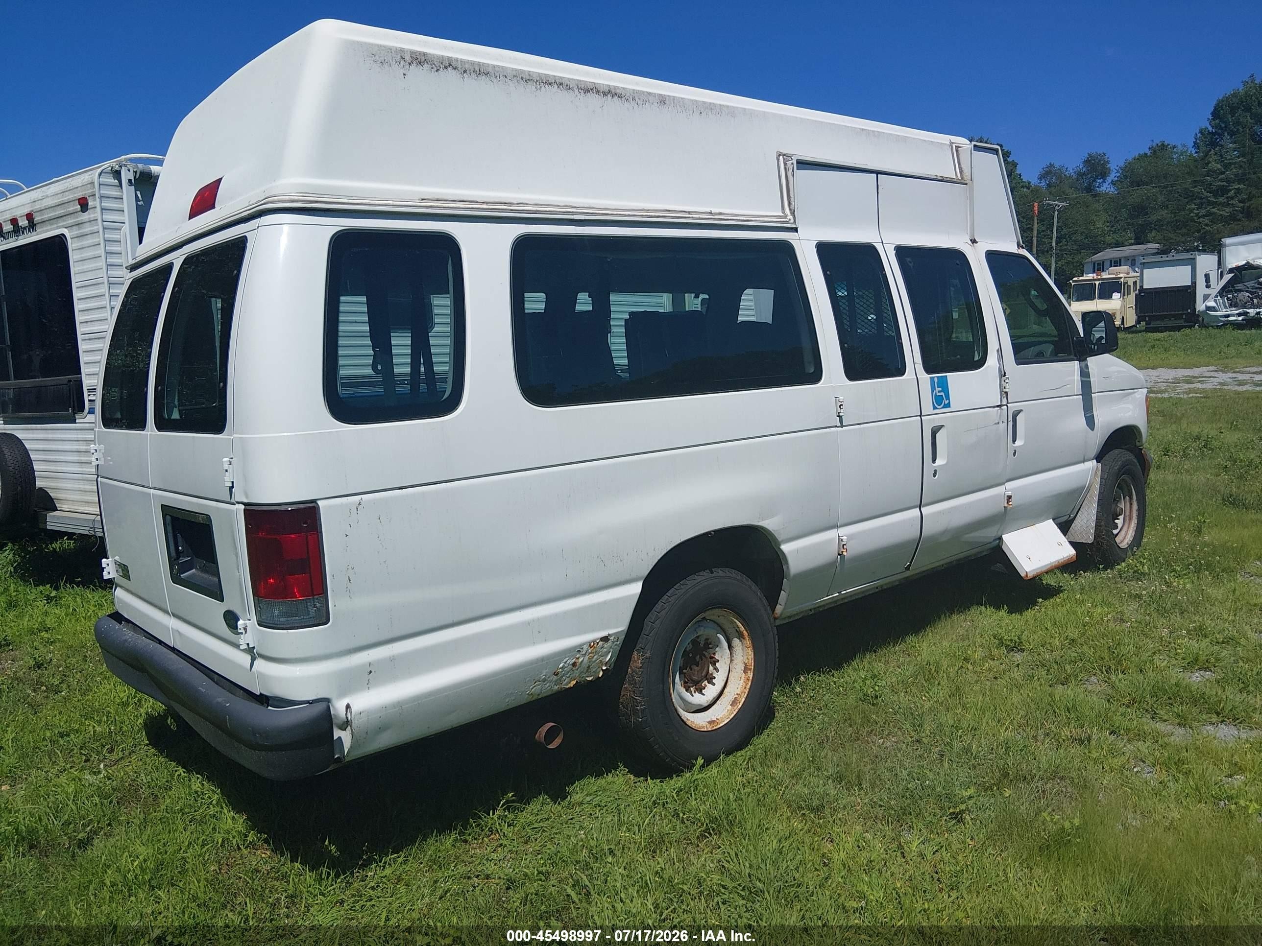 2005 Ford E-350 Super Duty Xl/xlt Белый vin: 1FBSS31L55HB45416