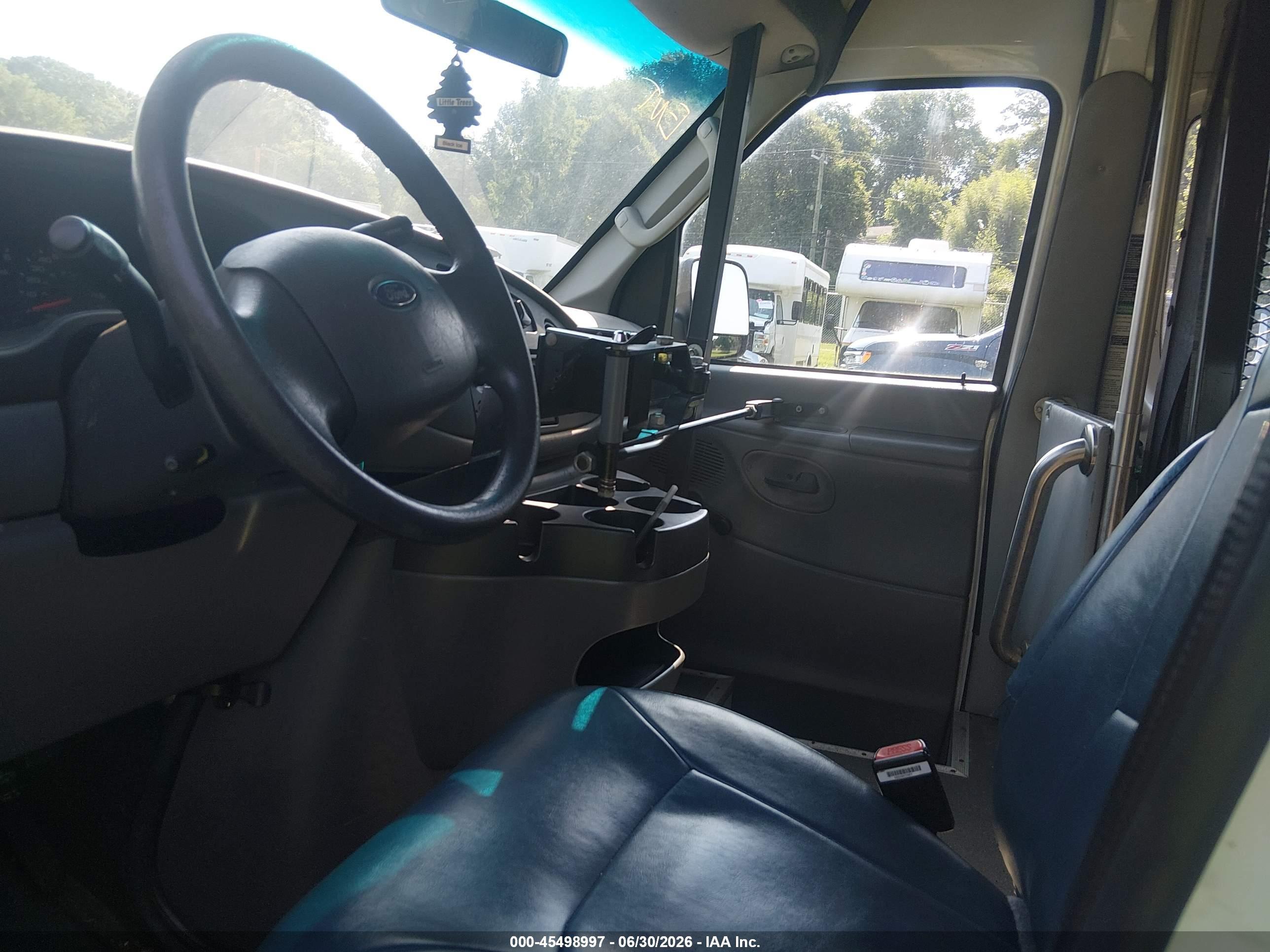 2005 Ford E-350 Super Duty Xl/xlt Белый vin: 1FBSS31L55HB45416