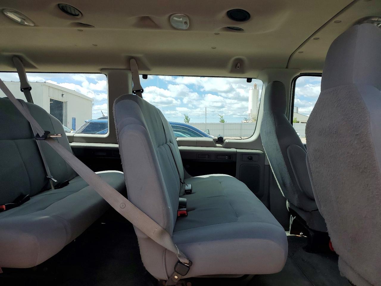 2009 Ford Econoline E350 Super Duty Wagon White vin: 1FBSS31L59DA74179