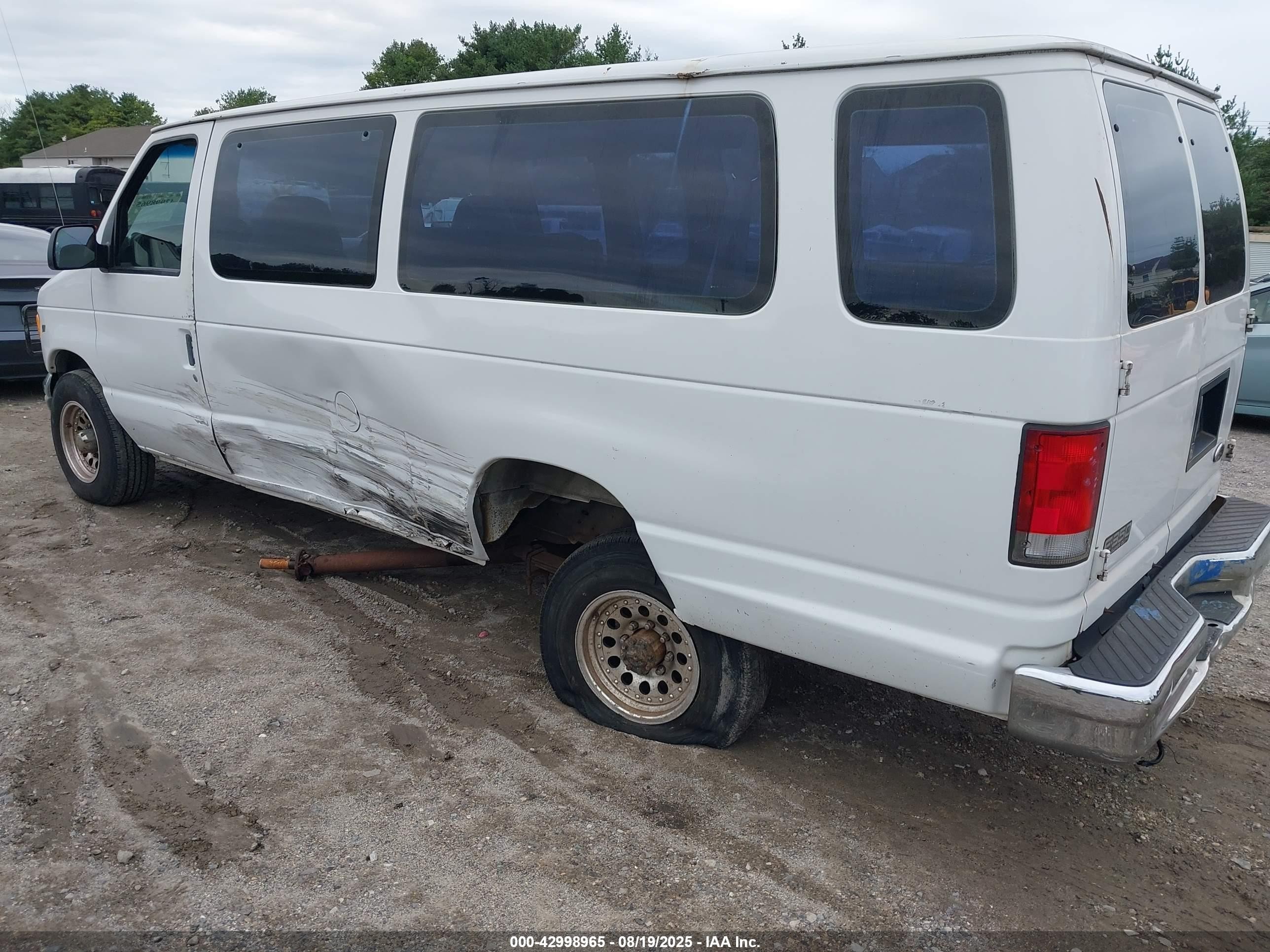 1999 Ford E-350 Super Duty Xl/xlt White vin: 1FBSS31L5XHB76068