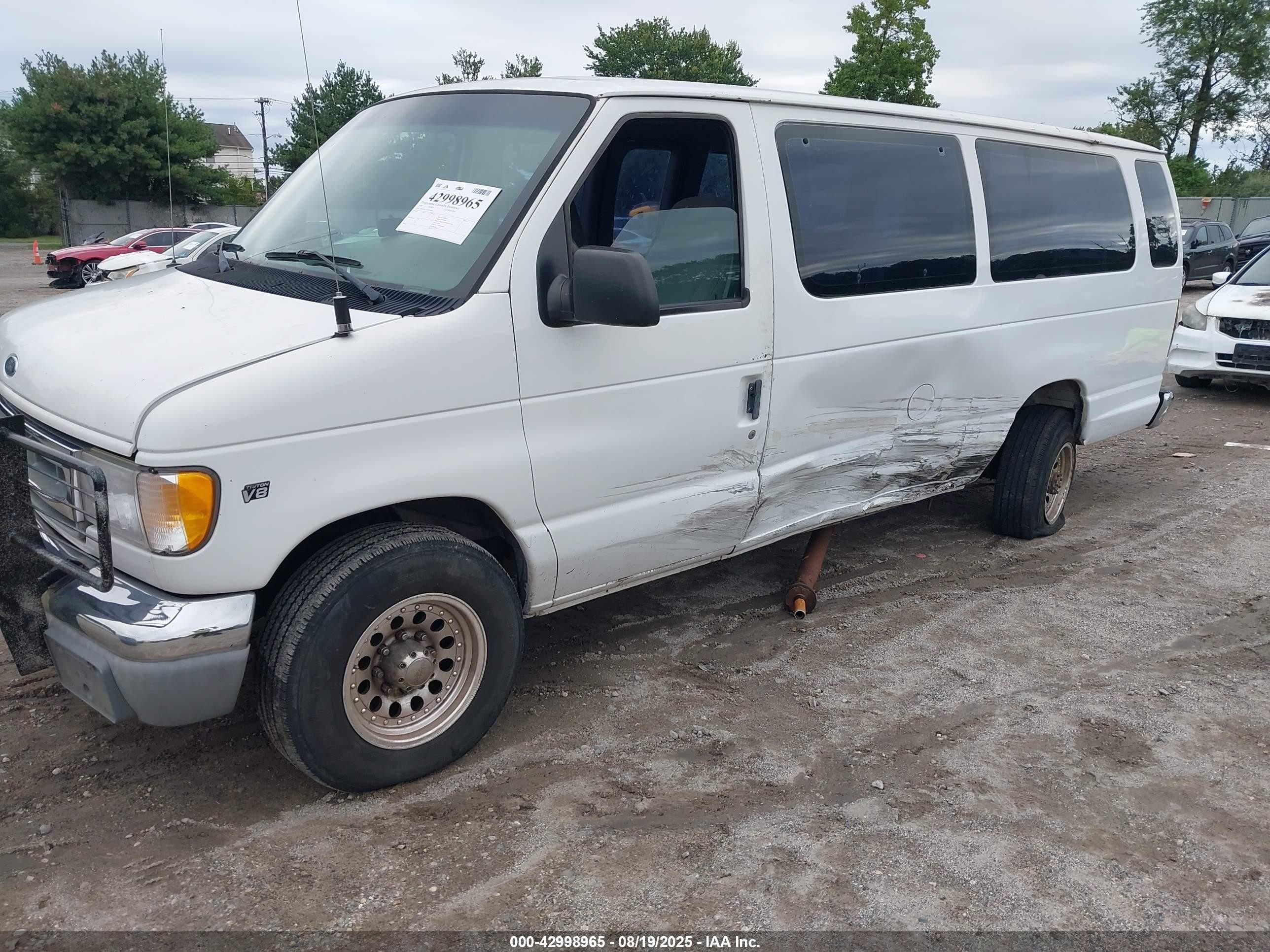 1999 Ford E-350 Super Duty Xl/xlt White vin: 1FBSS31L5XHB76068