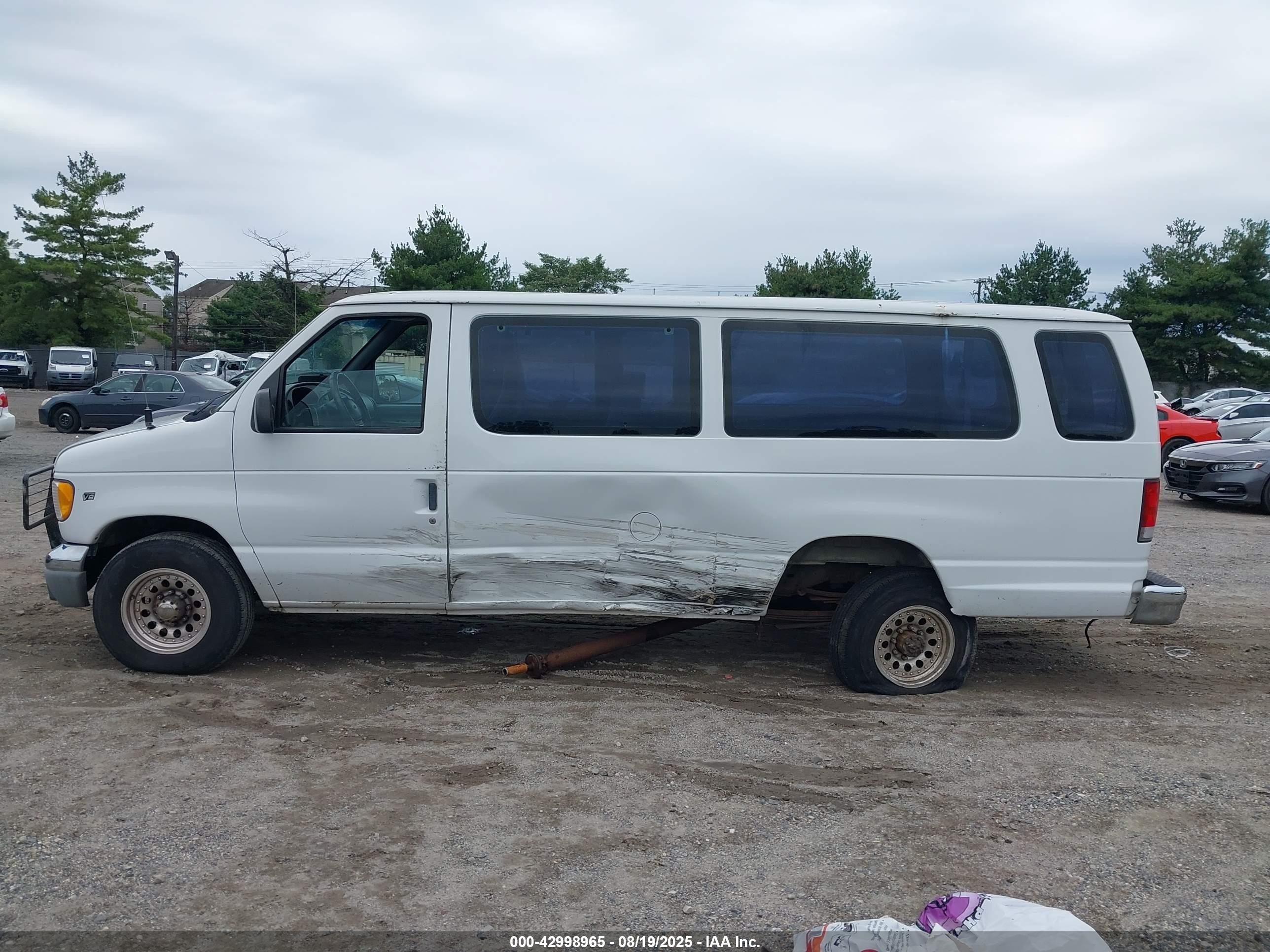 1999 Ford E-350 Super Duty Xl/xlt White vin: 1FBSS31L5XHB76068