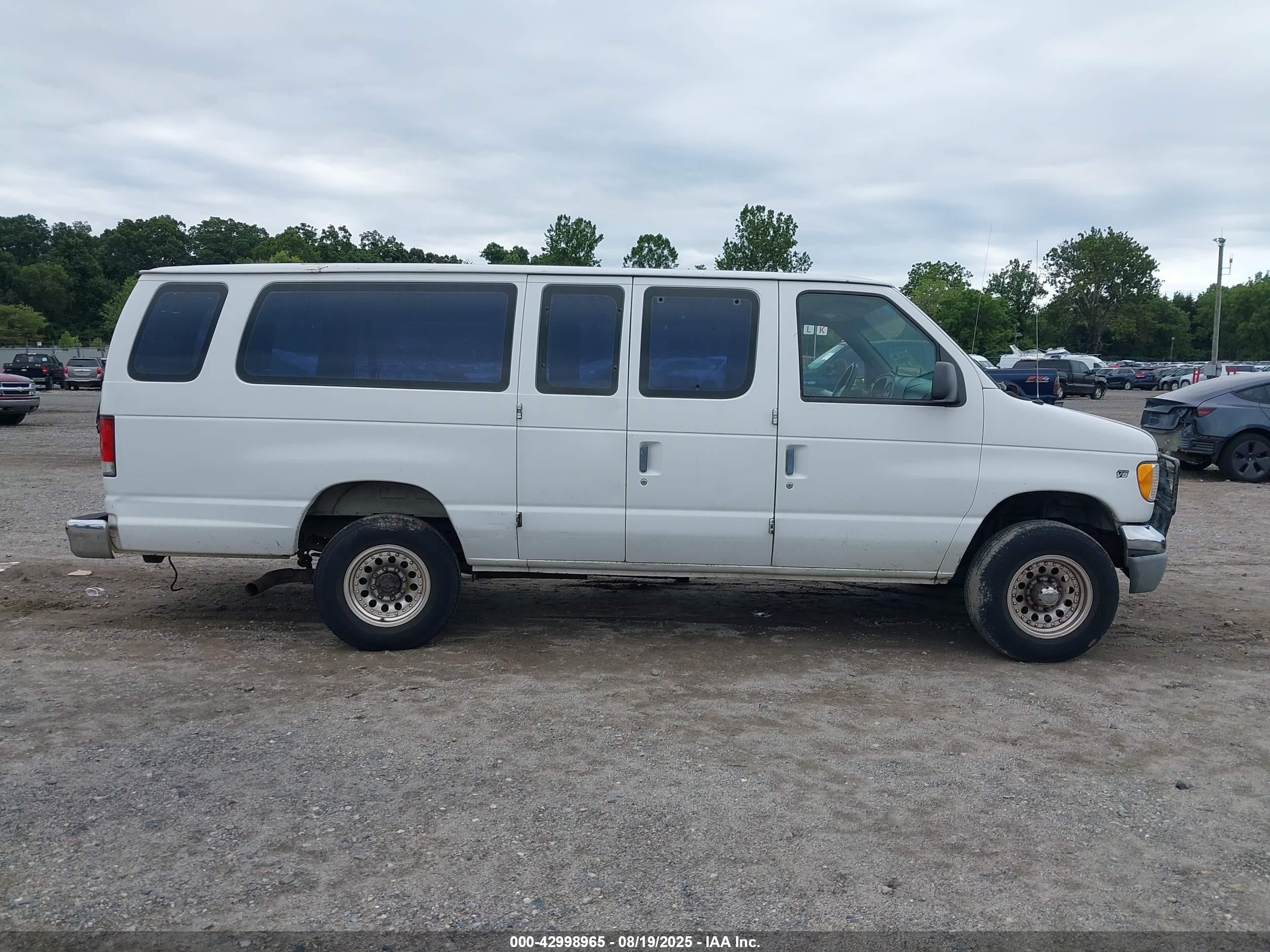 1999 Ford E-350 Super Duty Xl/xlt White vin: 1FBSS31L5XHB76068