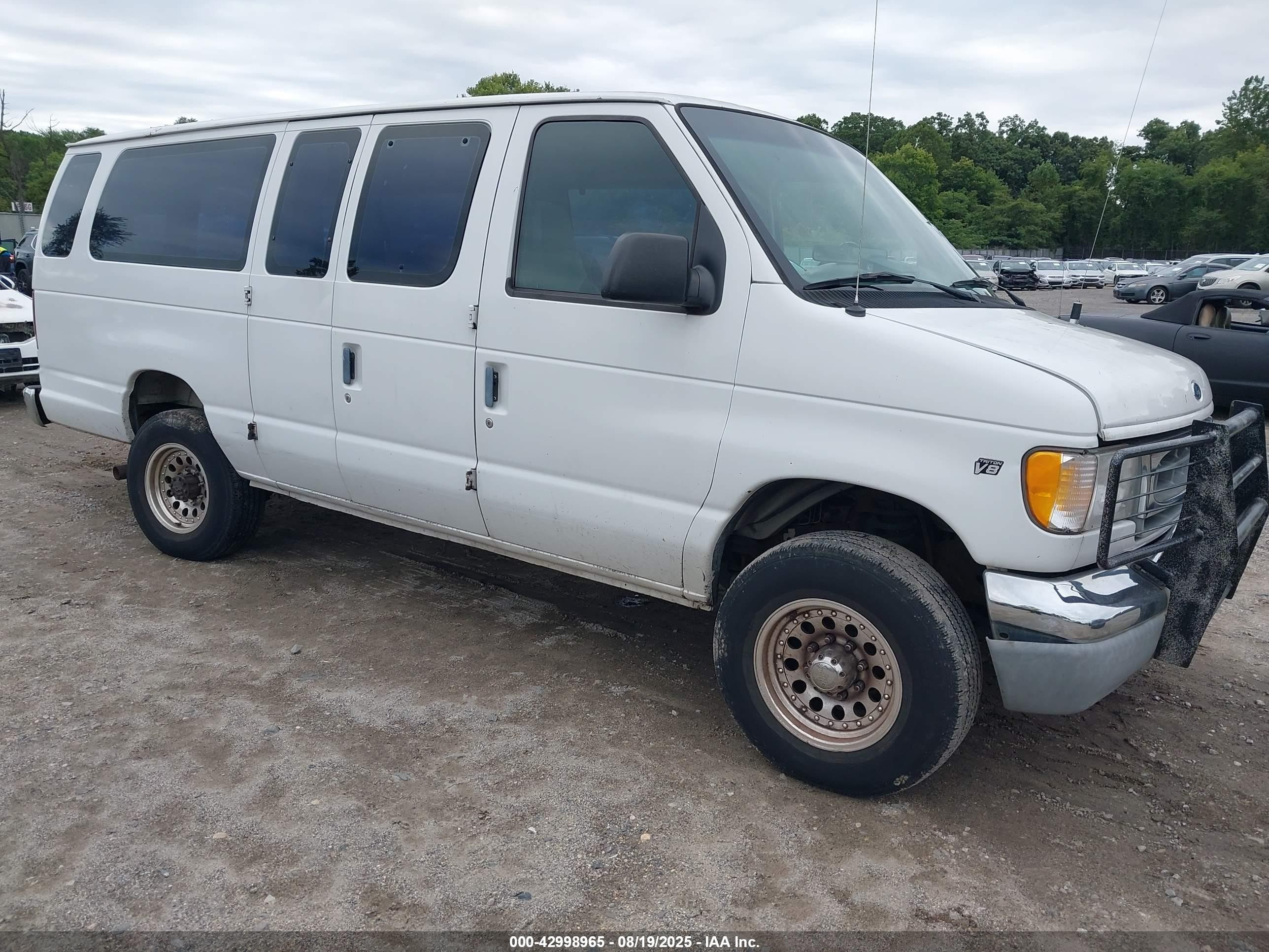 1999 Ford E-350 Super Duty Xl/xlt White vin: 1FBSS31L5XHB76068