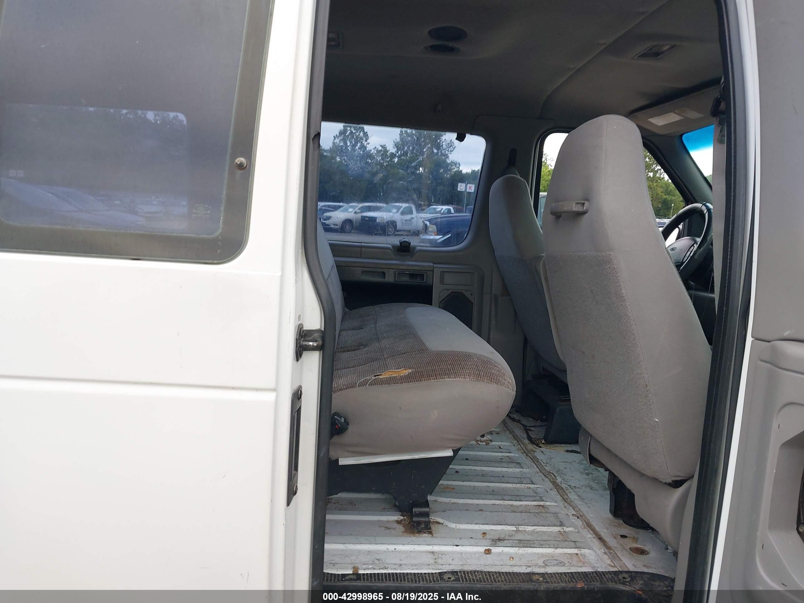 1999 Ford E-350 Super Duty Xl/xlt White vin: 1FBSS31L5XHB76068