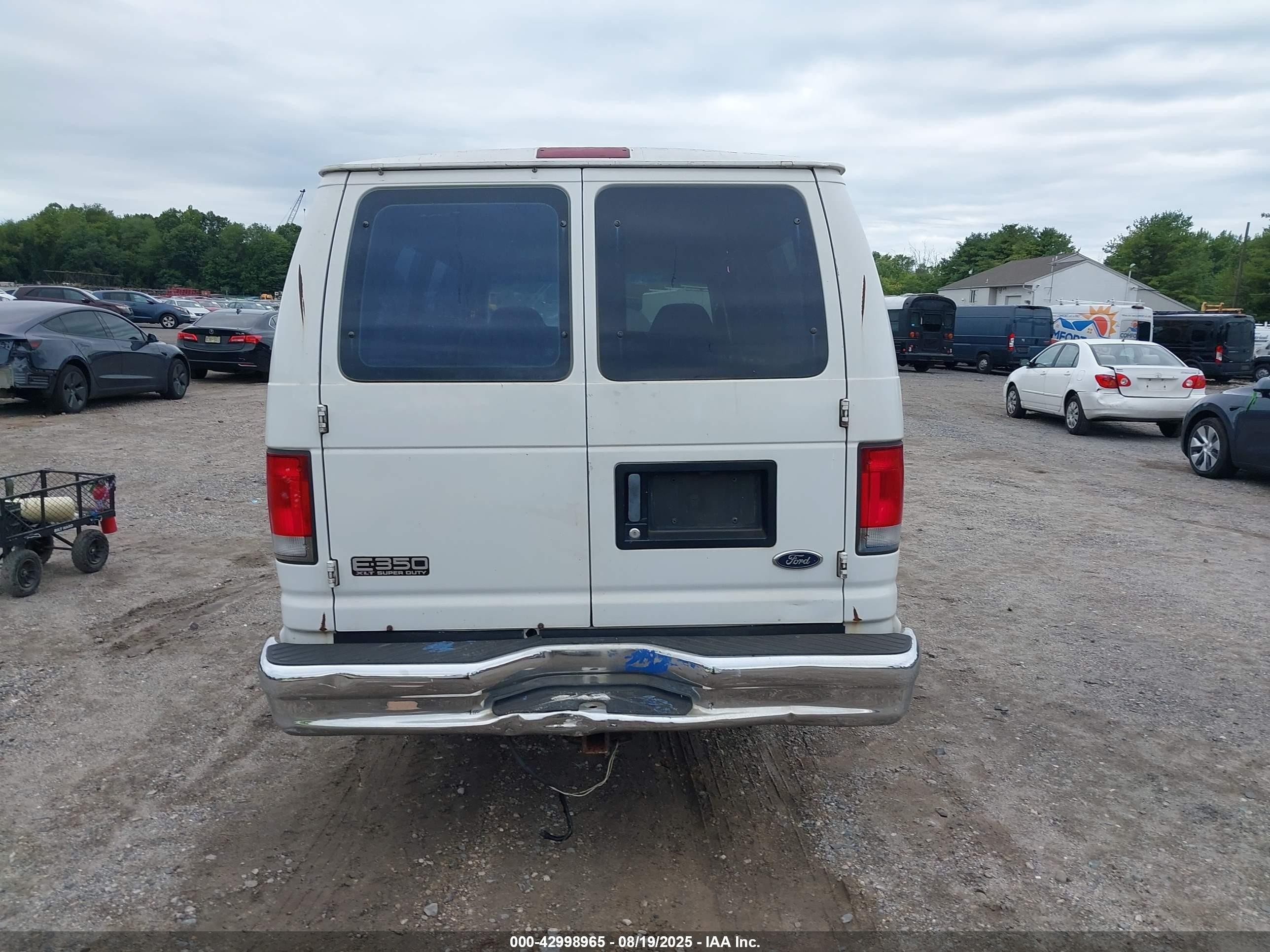1999 Ford E-350 Super Duty Xl/xlt White vin: 1FBSS31L5XHB76068