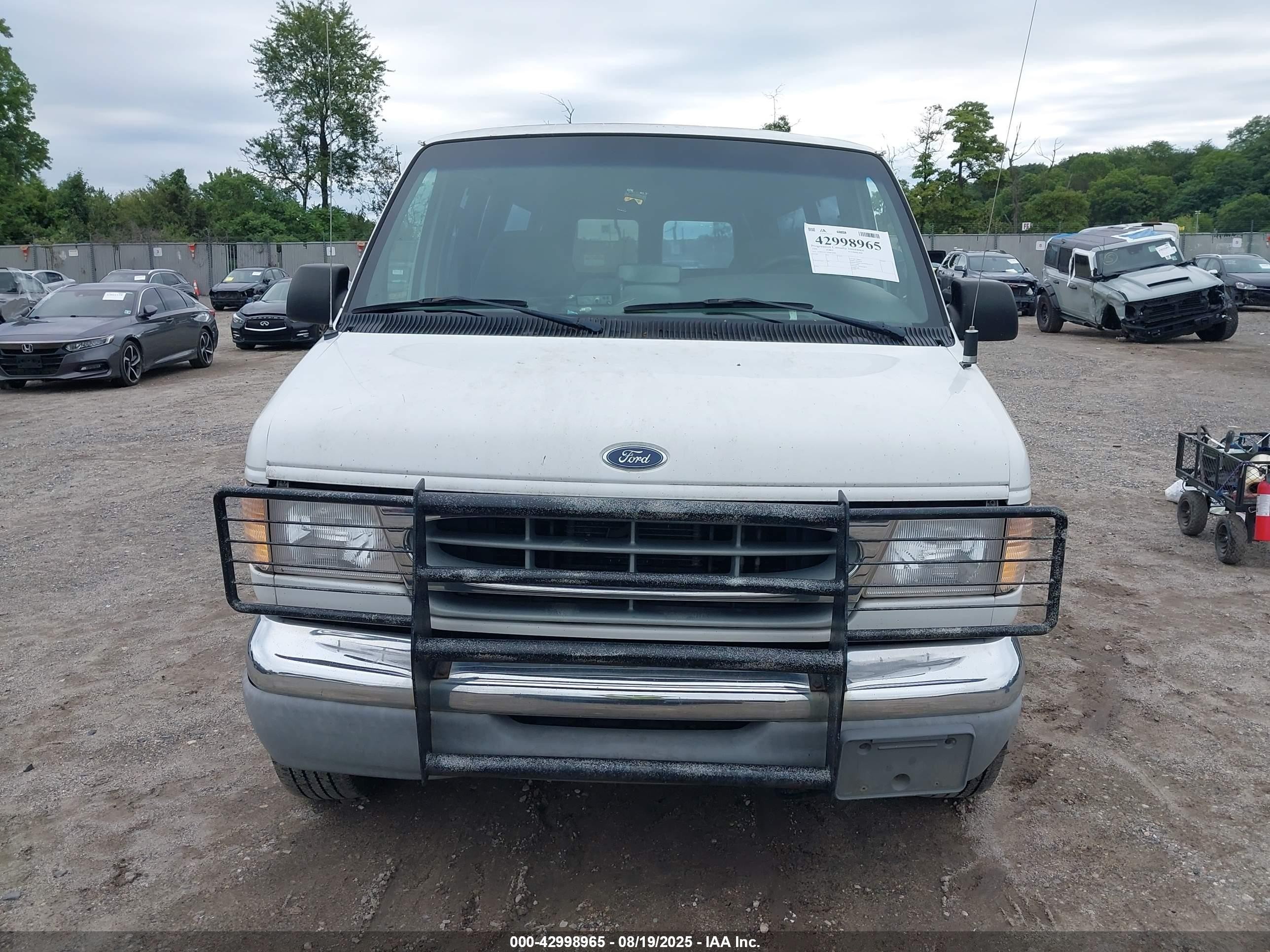 1999 Ford E-350 Super Duty Xl/xlt White vin: 1FBSS31L5XHB76068