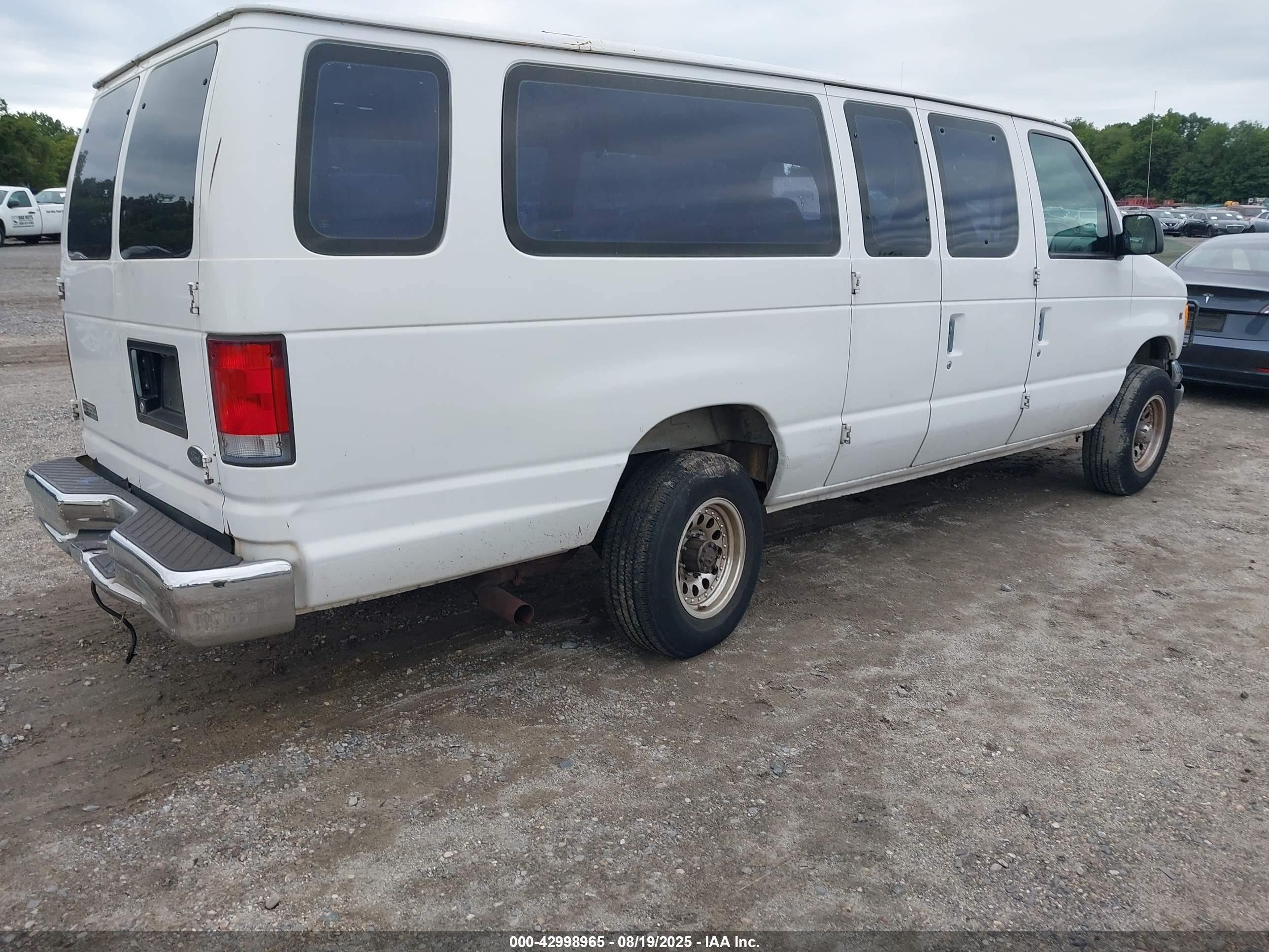 1999 Ford E-350 Super Duty Xl/xlt White vin: 1FBSS31L5XHB76068