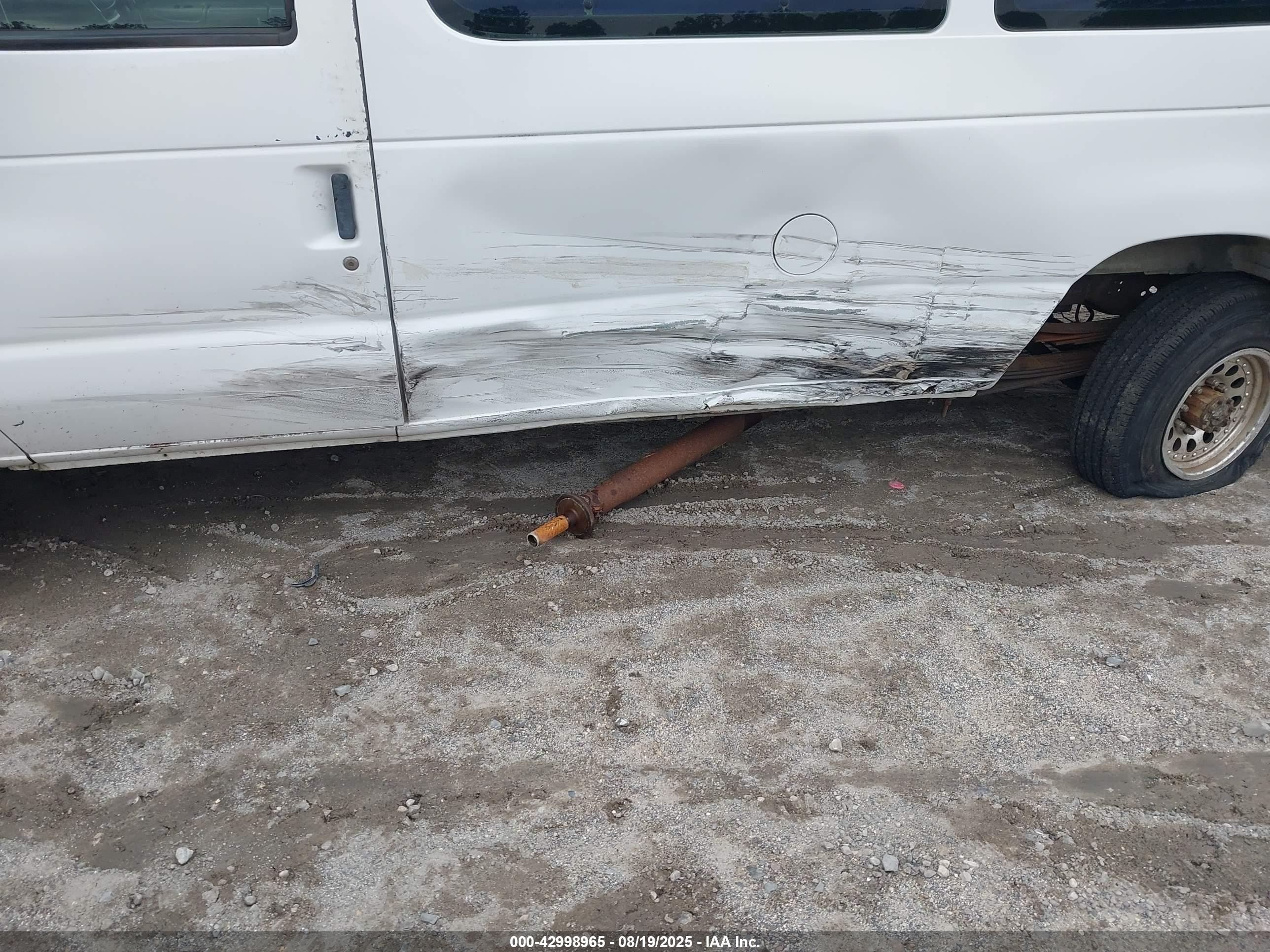 1999 Ford E-350 Super Duty Xl/xlt White vin: 1FBSS31L5XHB76068