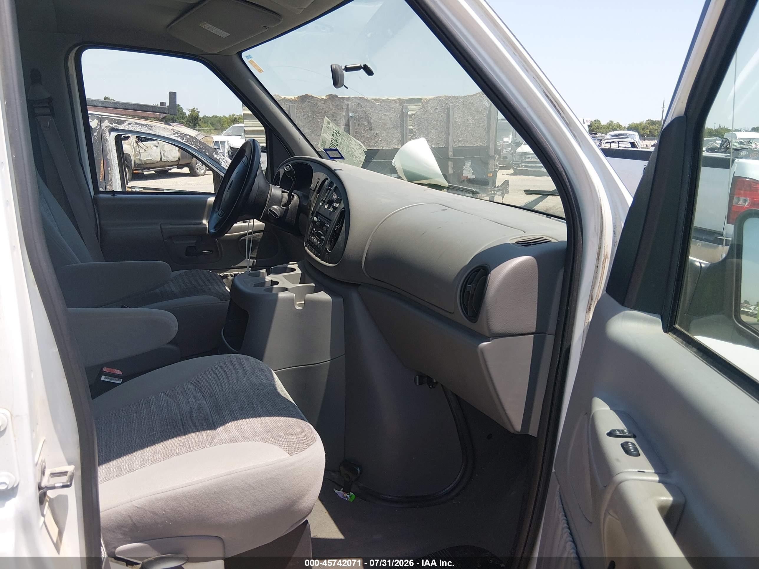 2000 Ford E-350 Super Duty Xl/xlt Белый vin: 1FBSS31L5YHB50314