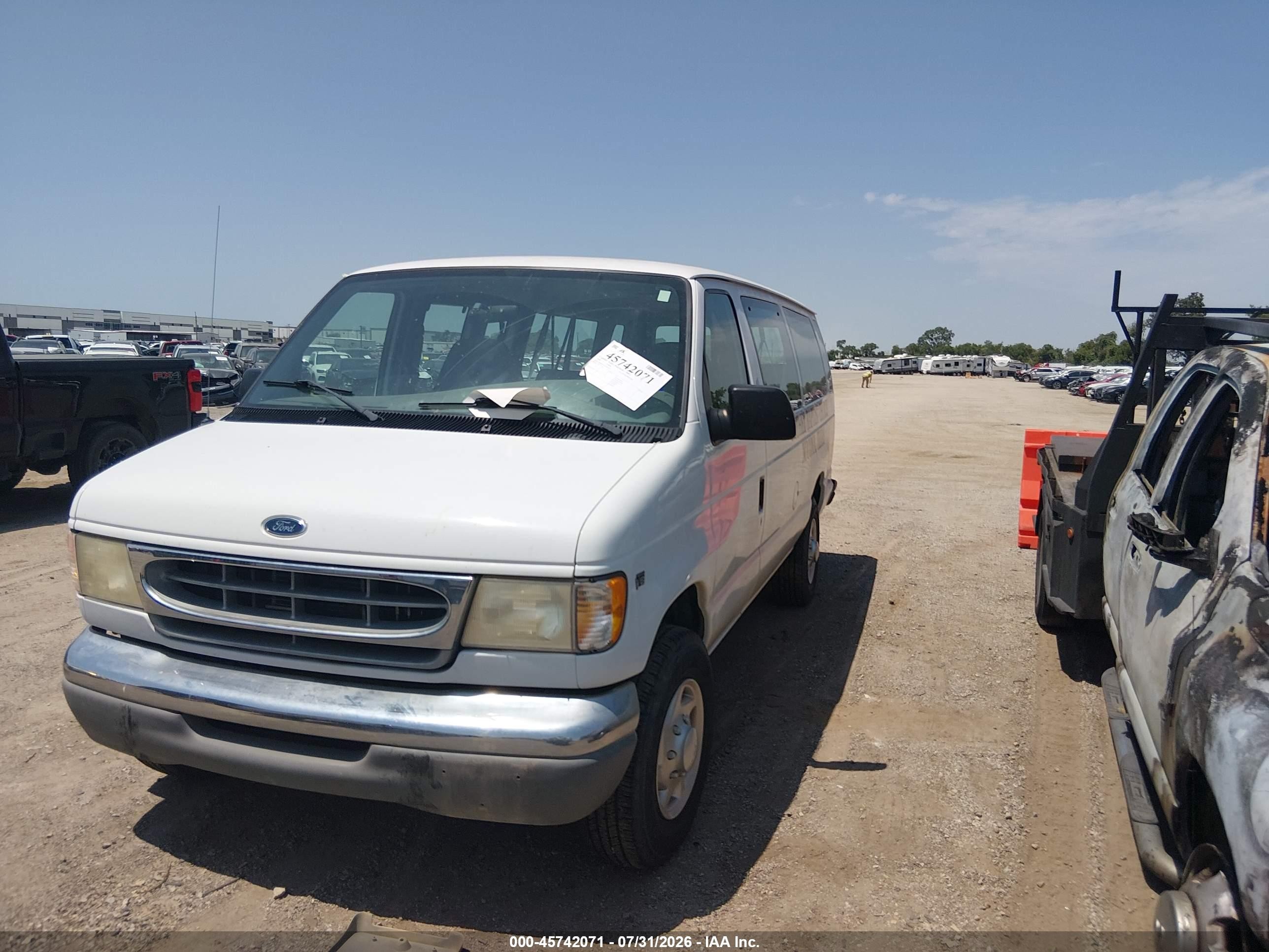 2000 Ford E-350 Super Duty Xl/xlt Белый vin: 1FBSS31L5YHB50314