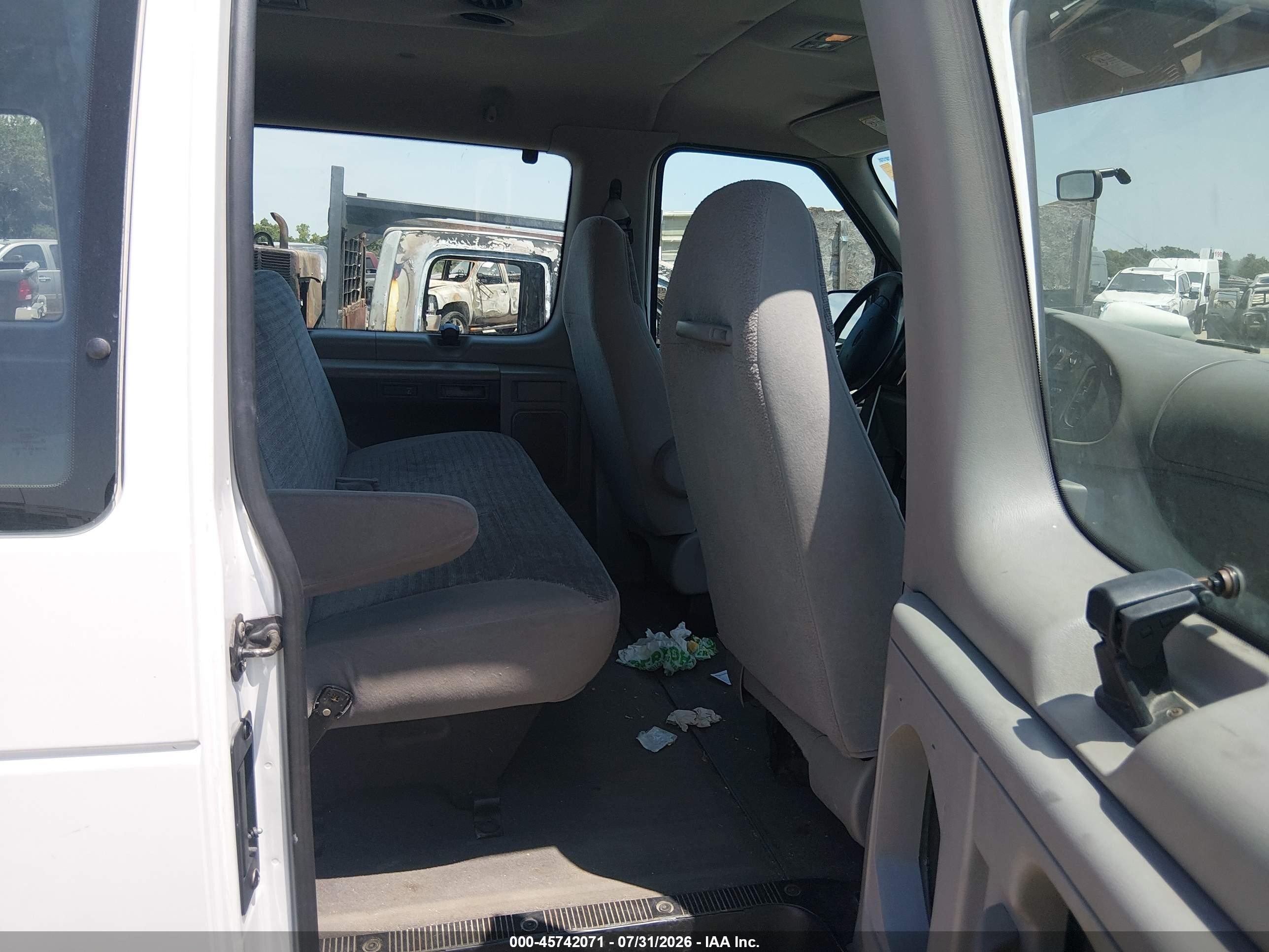 2000 Ford E-350 Super Duty Xl/xlt Белый vin: 1FBSS31L5YHB50314