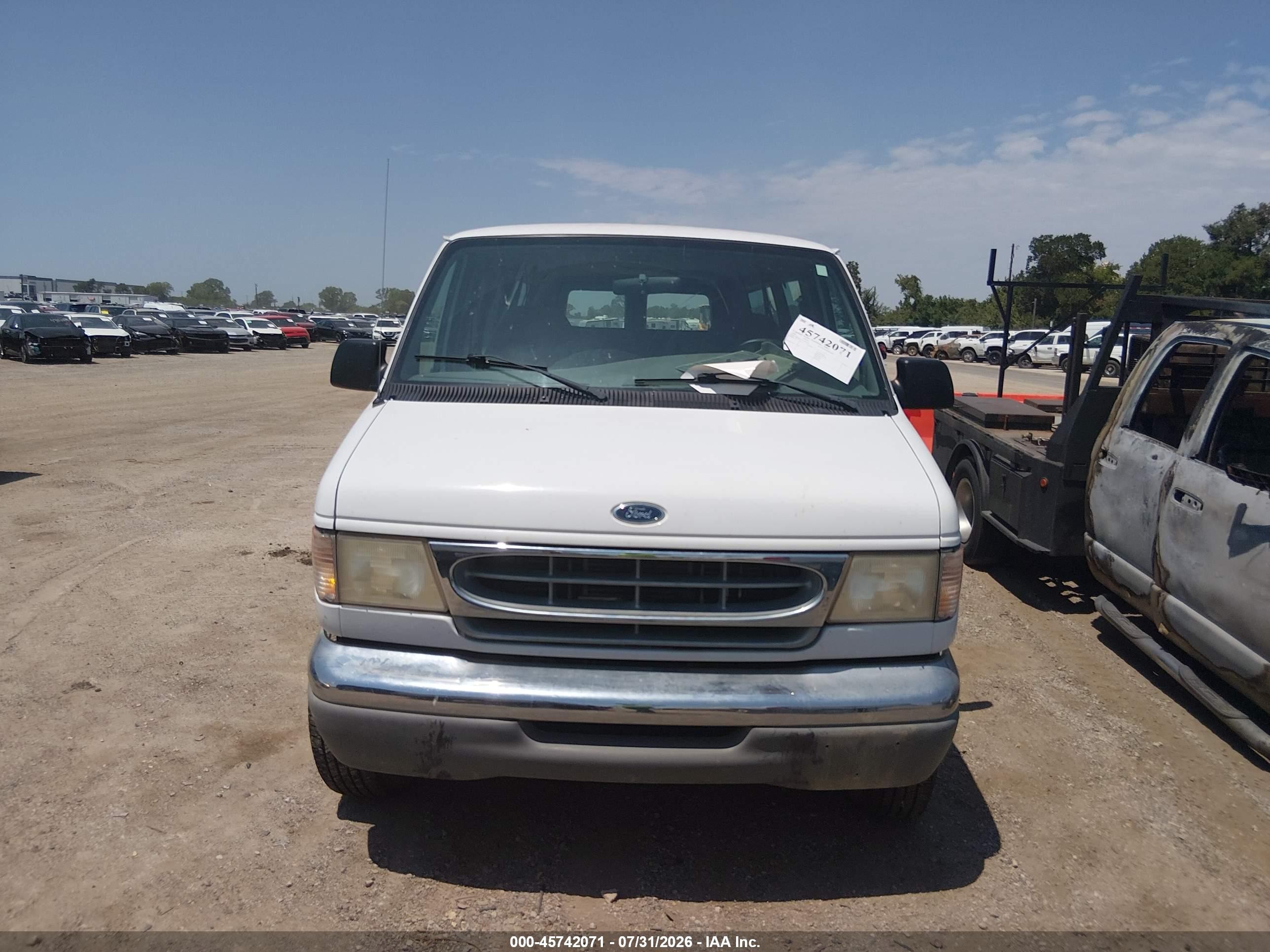 2000 Ford E-350 Super Duty Xl/xlt Белый vin: 1FBSS31L5YHB50314