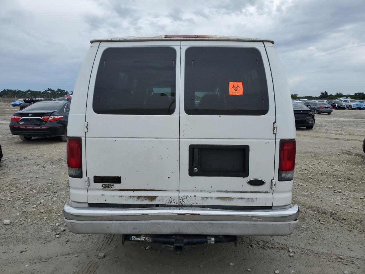 2004 Ford Econoline E350 Super Duty Wagon White vin: 1FBSS31L64HA32962
