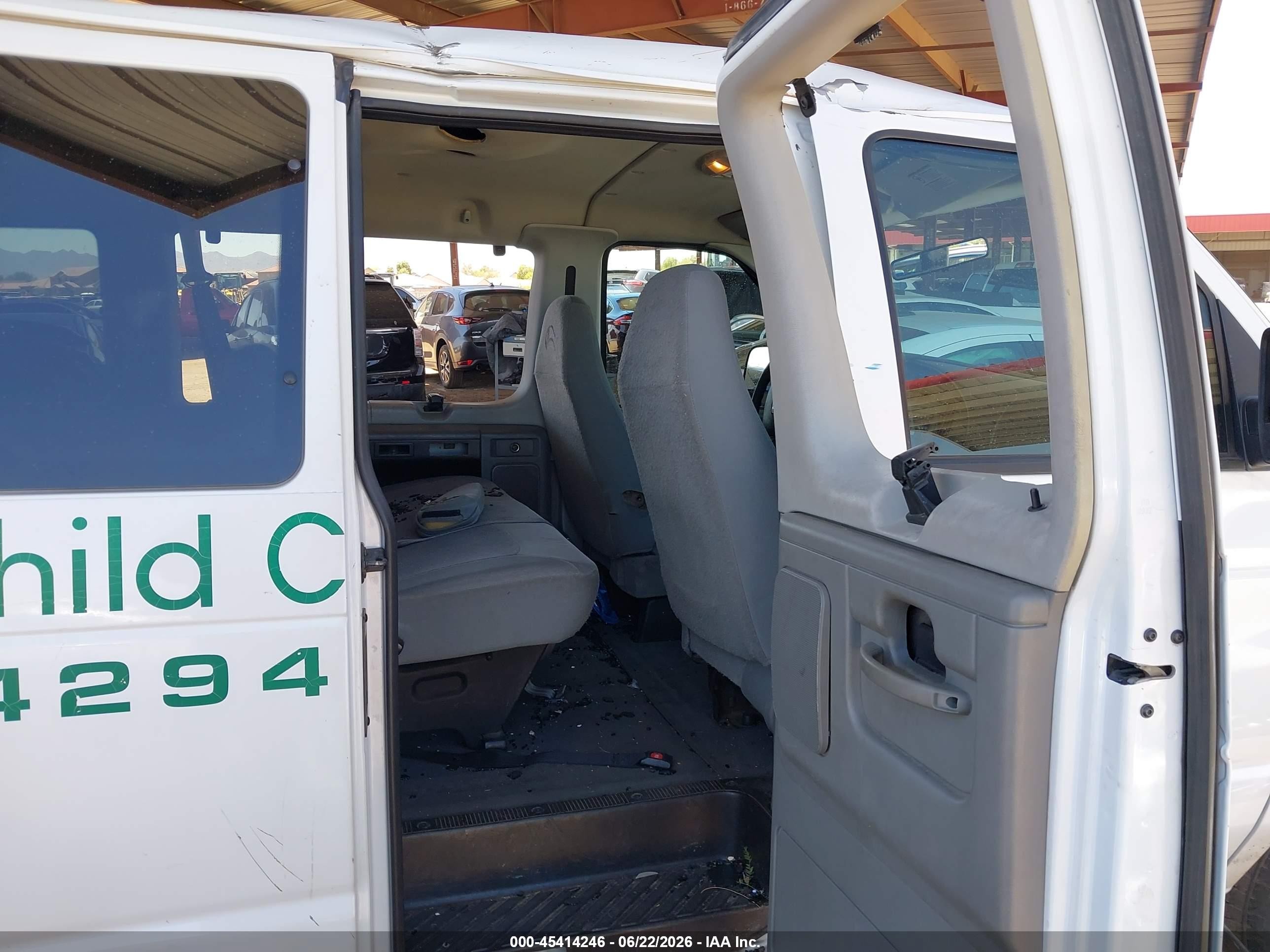 2006 Ford Econoline   White vin: 1FBSS31L66DA21521
