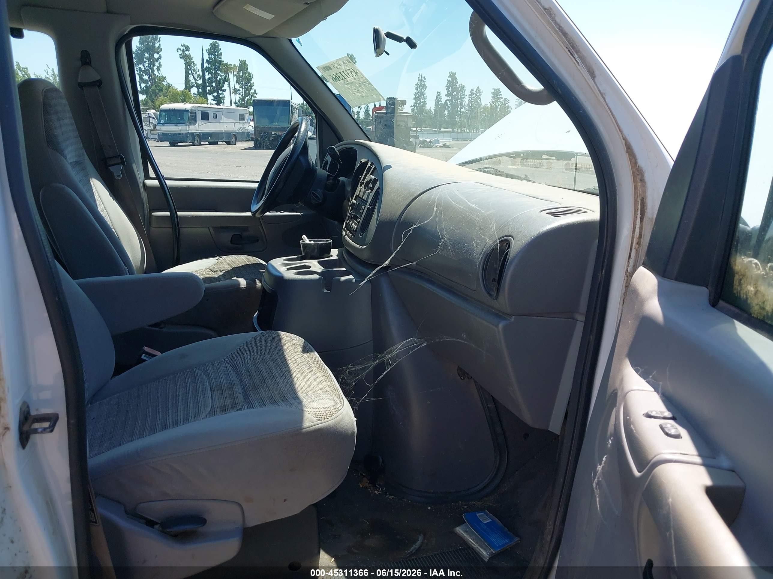 2002 Ford E-350 Super Duty Xl/xlt White vin: 1FBSS31L72HB79904