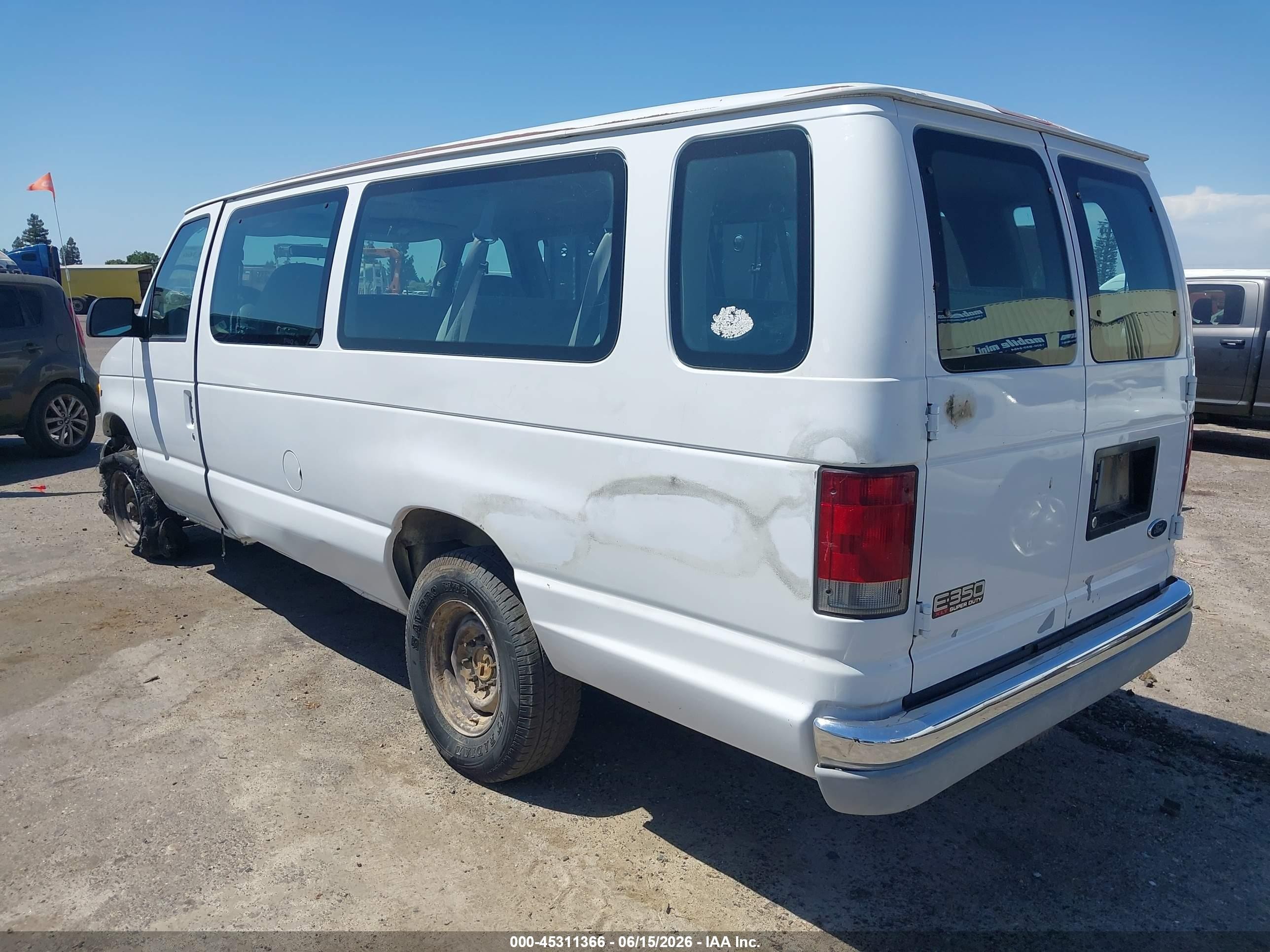 2002 Ford E-350 Super Duty Xl/xlt White vin: 1FBSS31L72HB79904