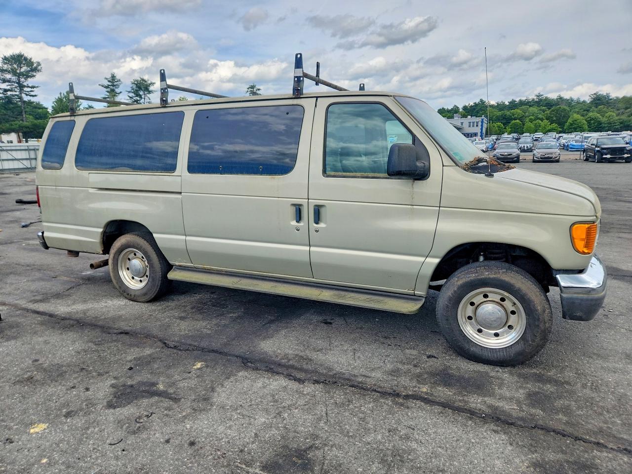 2004 Ford E-350 Super Duty Cream vin: 1FBSS31L74HB07653