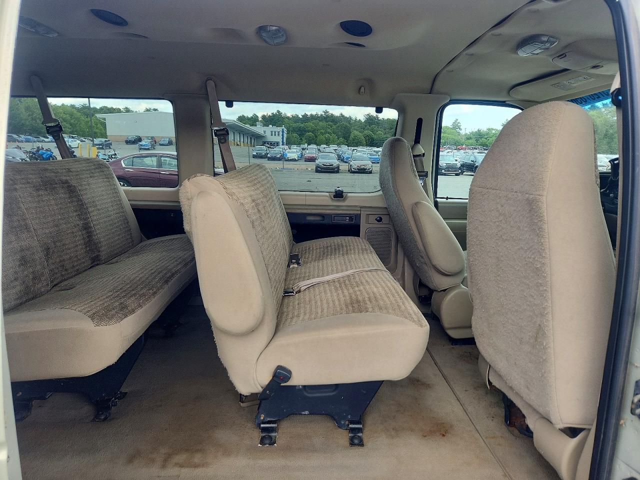 2004 Ford E-350 Super Duty Cream vin: 1FBSS31L74HB07653