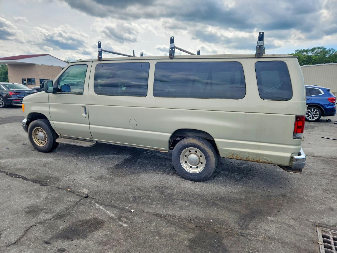 2004 Ford E-350 Super Duty Cream vin: 1FBSS31L74HB07653