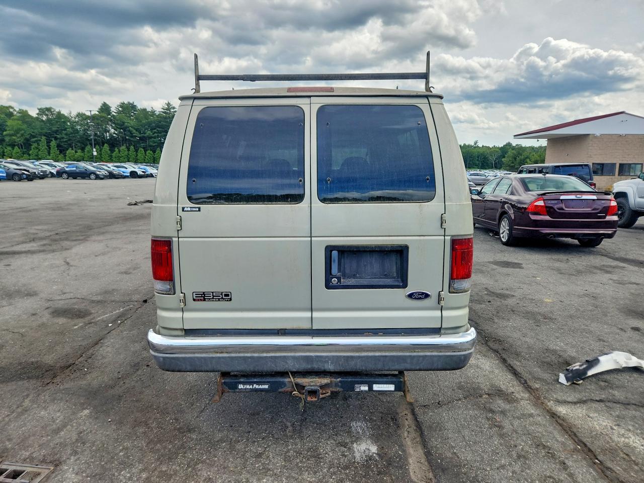 2004 Ford E-350 Super Duty Cream vin: 1FBSS31L74HB07653