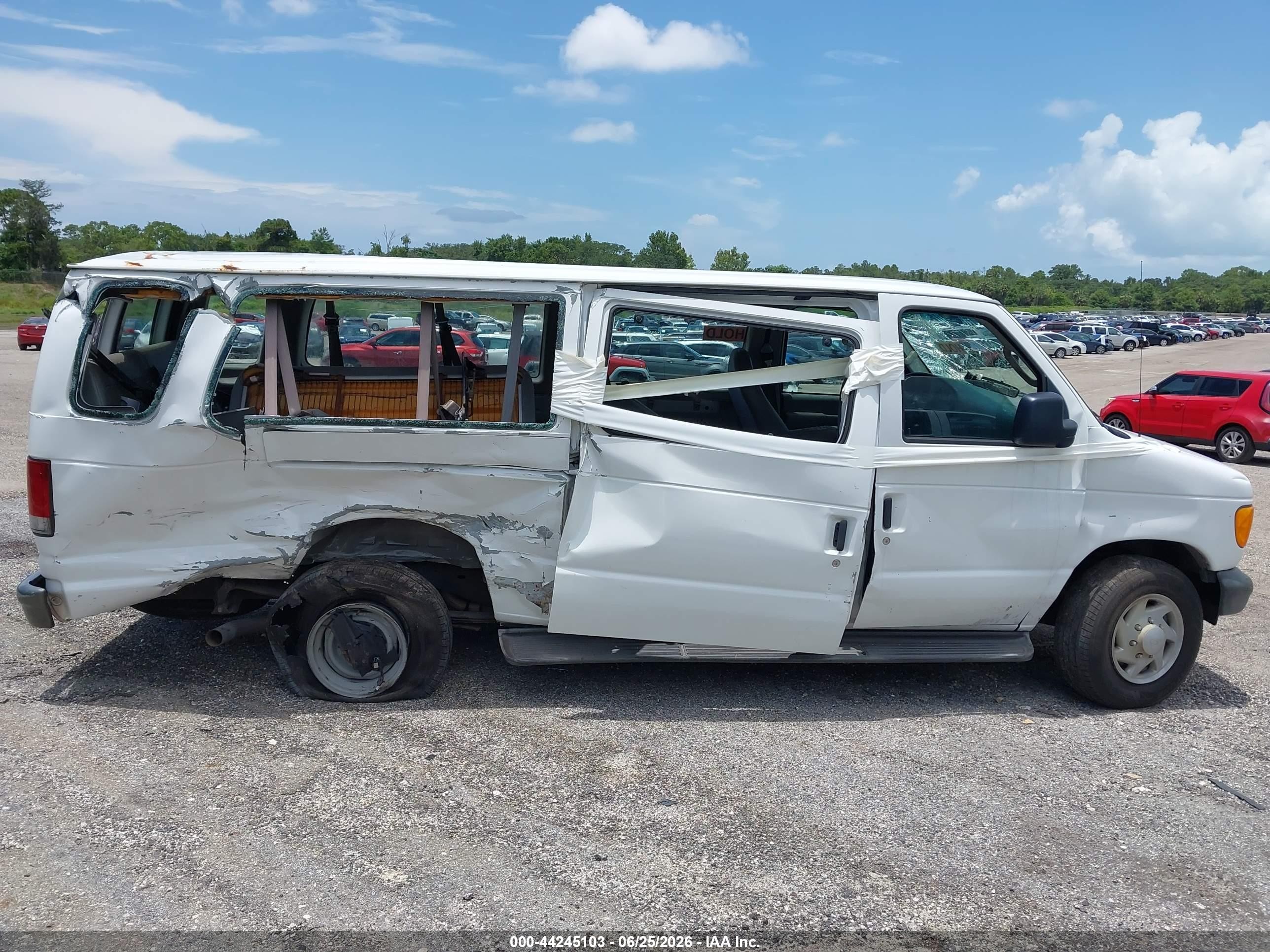 2007 Ford E-350 Super Duty Xl/xlt White vin: 1FBSS31L77DB48649