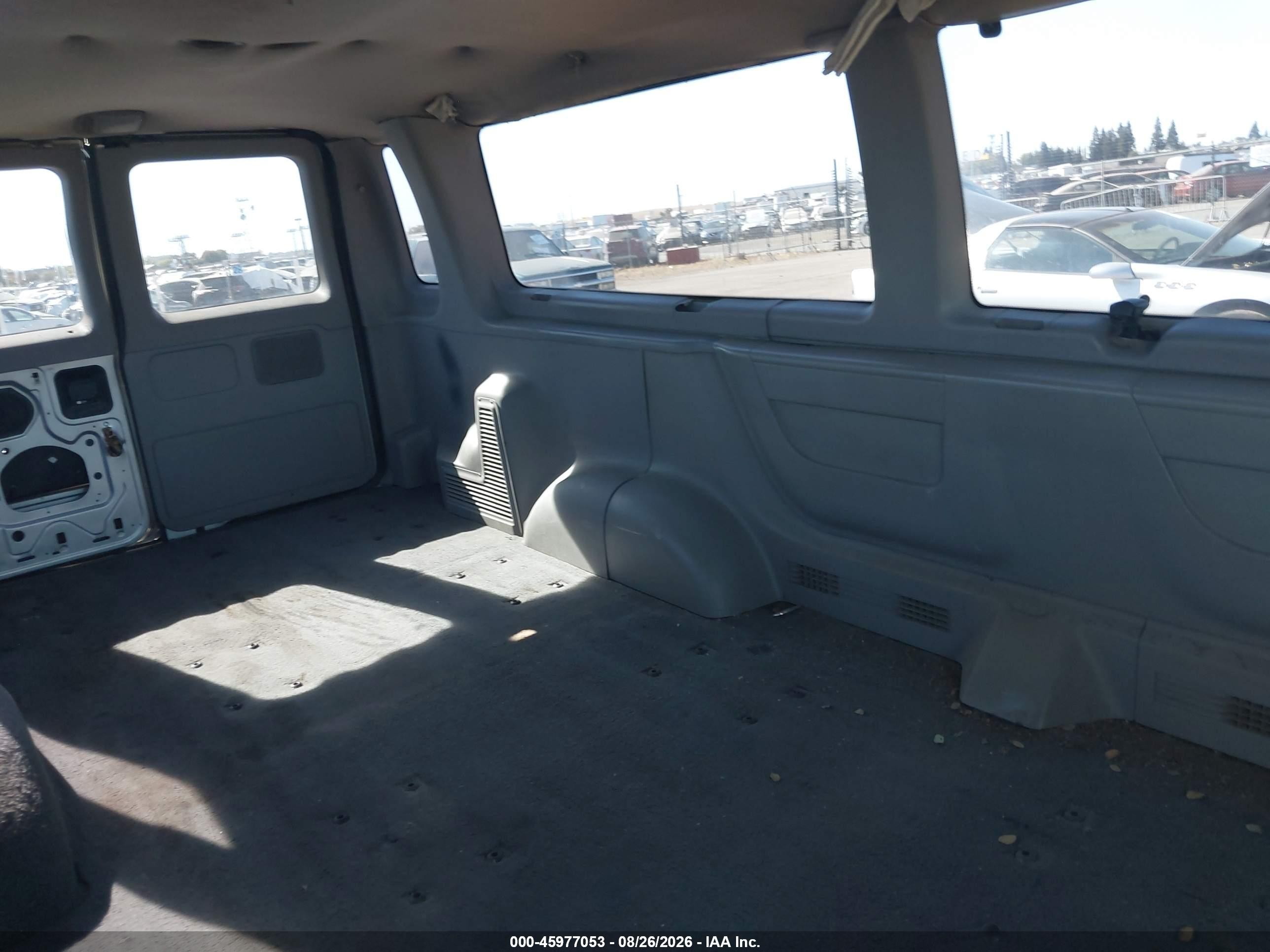 1998 Ford Econoline E350 Super Duty Gray vin: 1FBSS31L7WHC07111