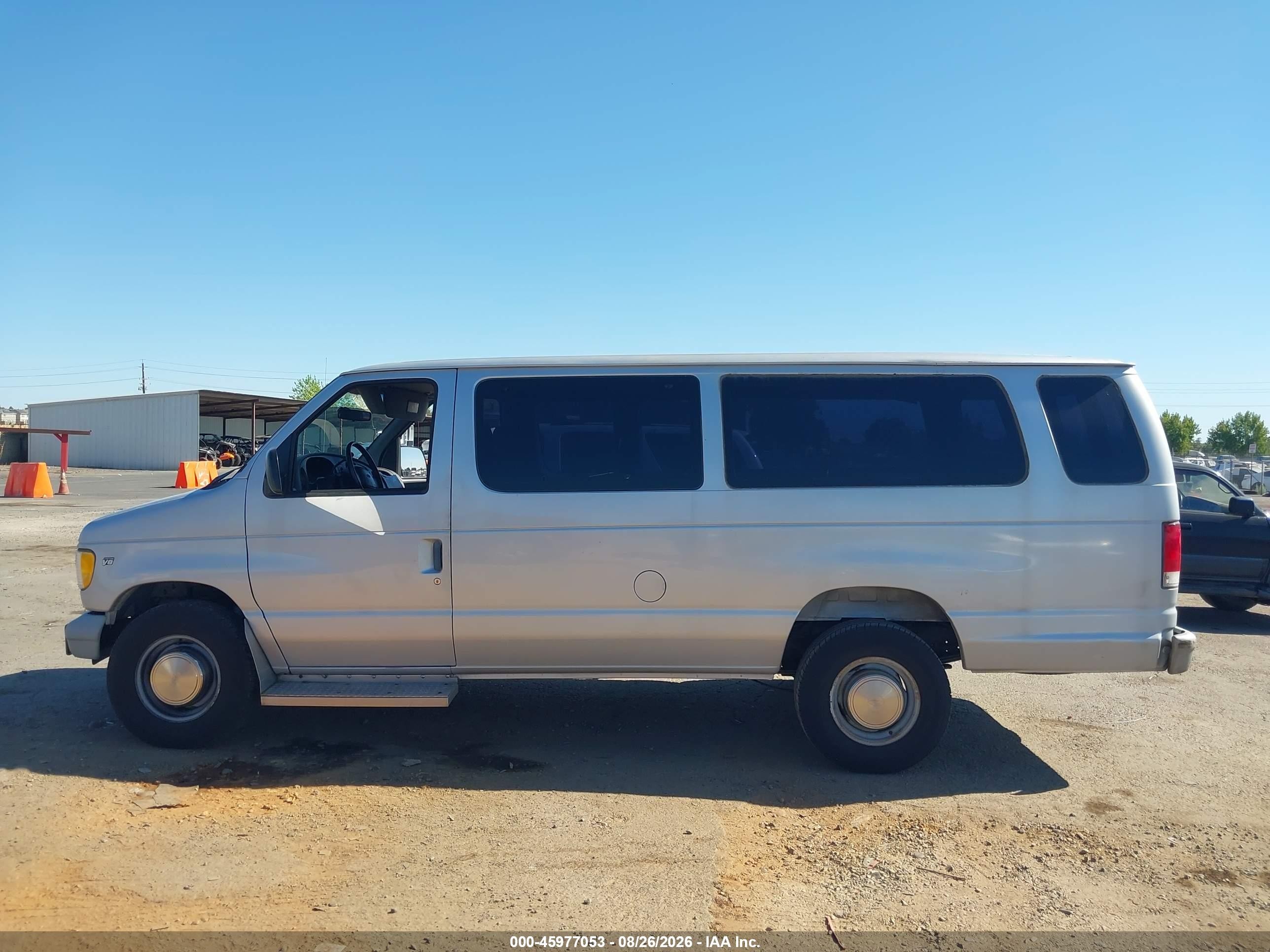 1998 Ford Econoline E350 Super Duty Gray vin: 1FBSS31L7WHC07111