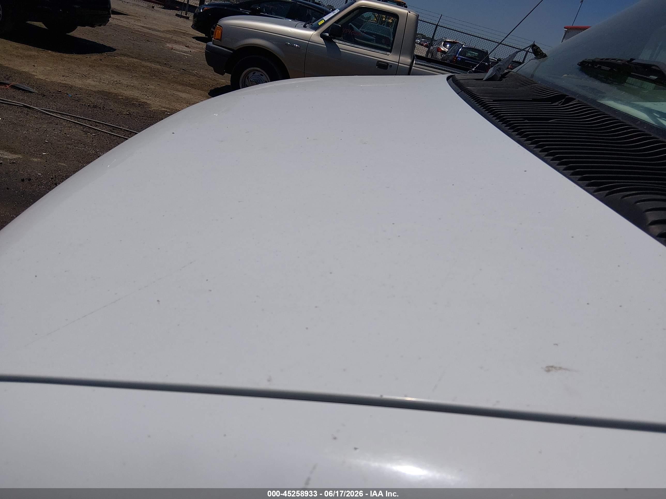 1999 Ford E-350 Super Duty Xl/xlt White vin: 1FBSS31L7XHB06071