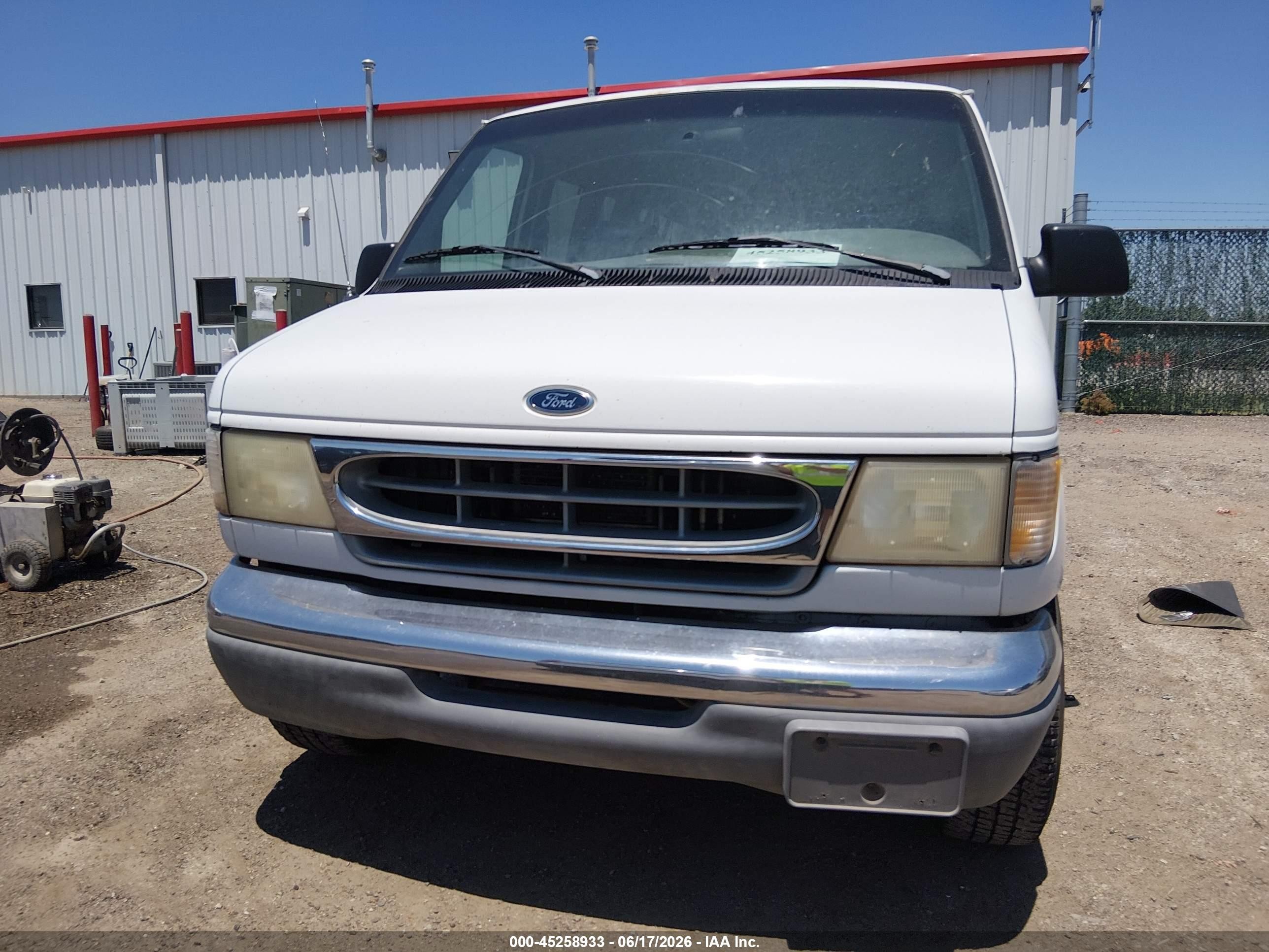 1999 Ford E-350 Super Duty Xl/xlt White vin: 1FBSS31L7XHB06071