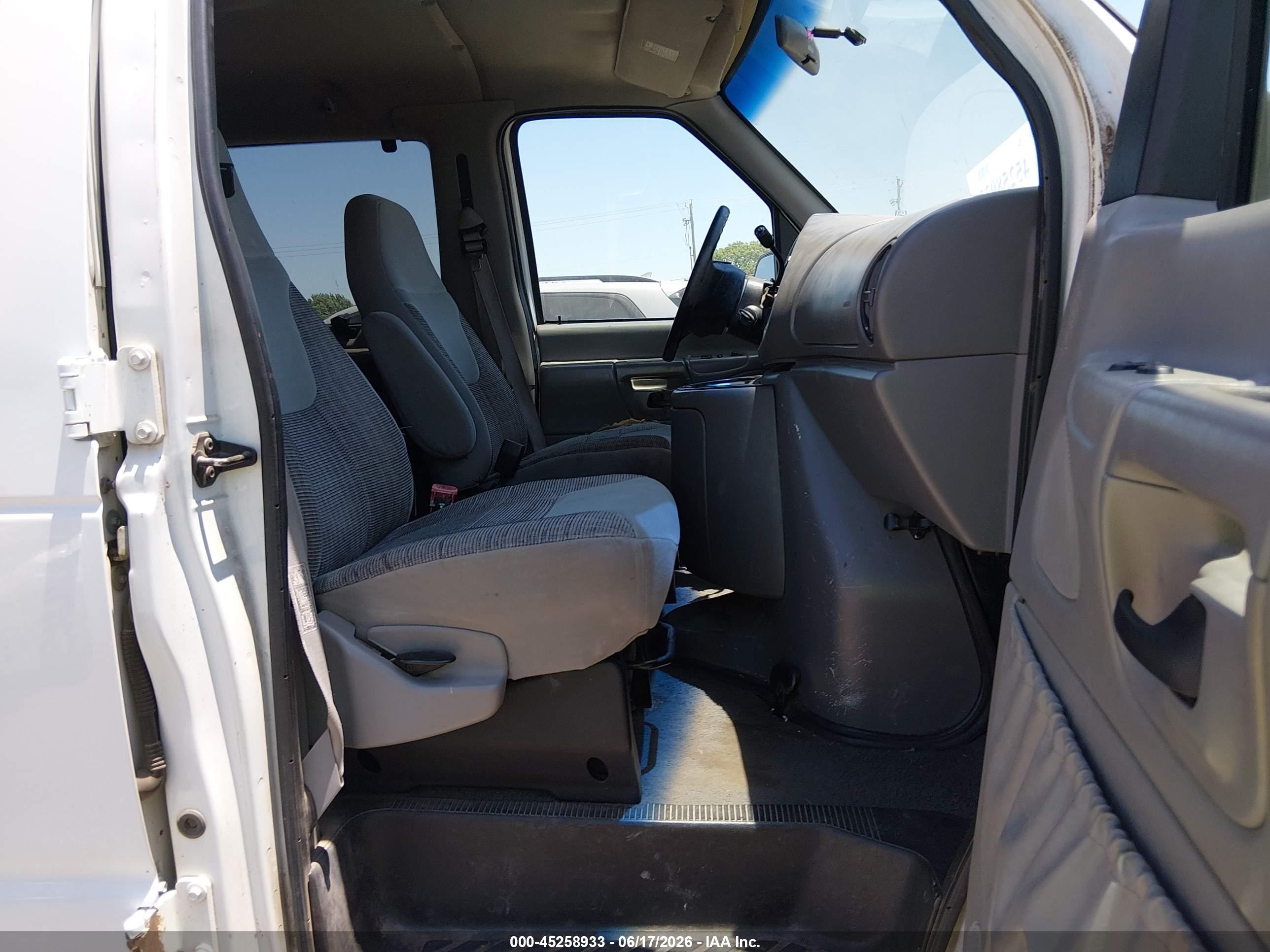 1999 Ford E-350 Super Duty Xl/xlt White vin: 1FBSS31L7XHB06071