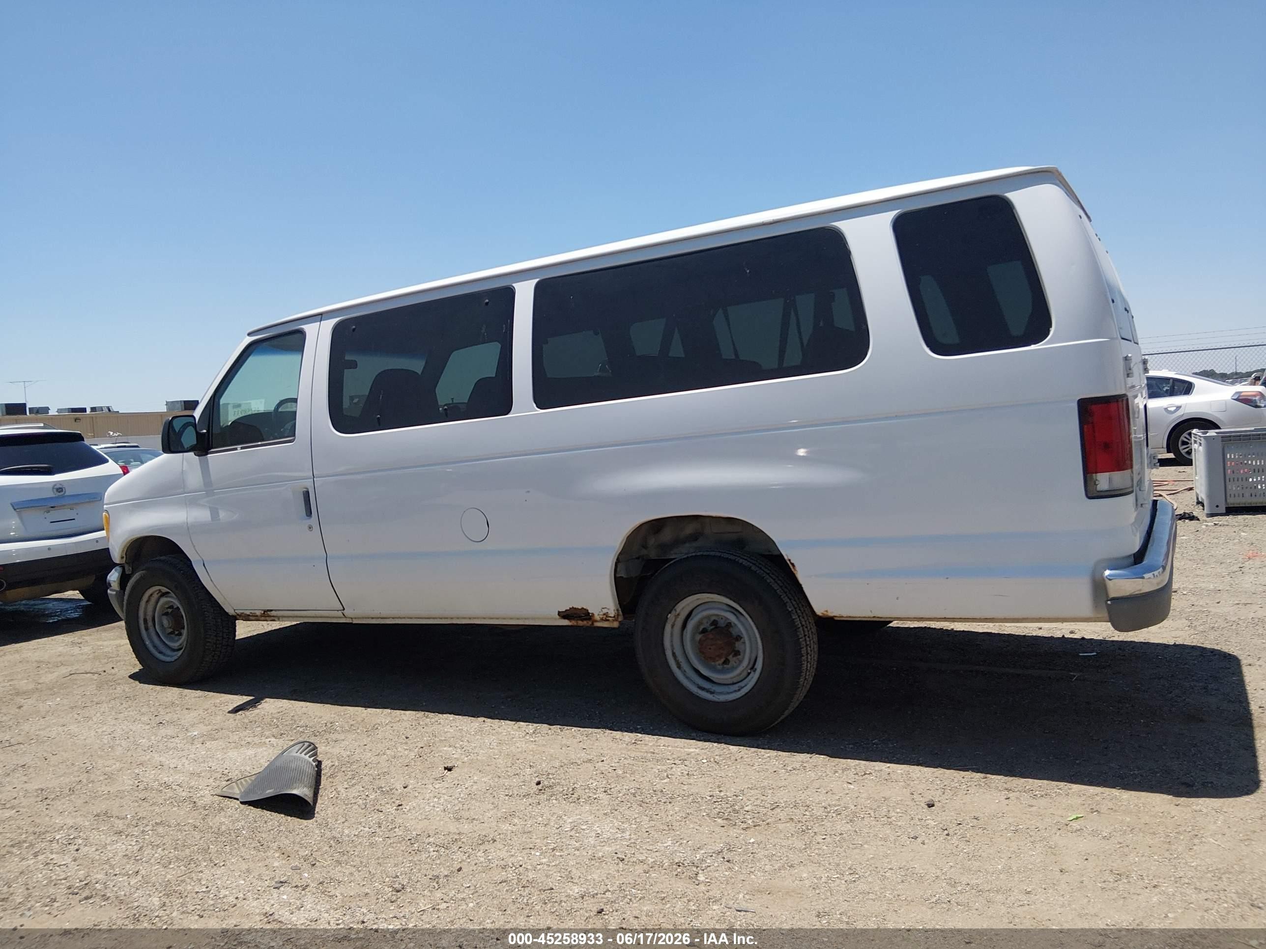 1999 Ford E-350 Super Duty Xl/xlt White vin: 1FBSS31L7XHB06071
