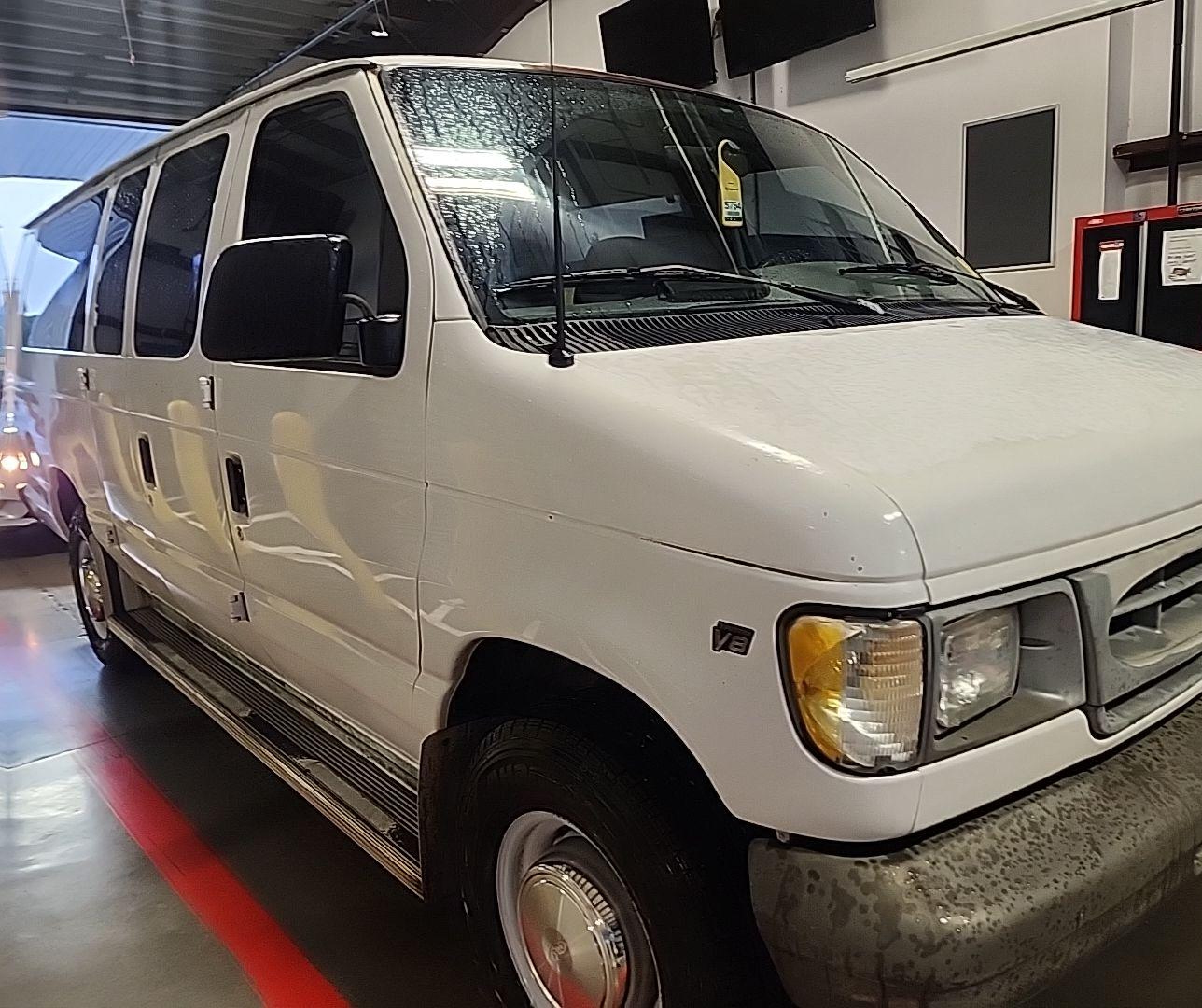 2001 Ford Econoline E350 Super Duty Wagon vin: 1FBSS31L81HA87022