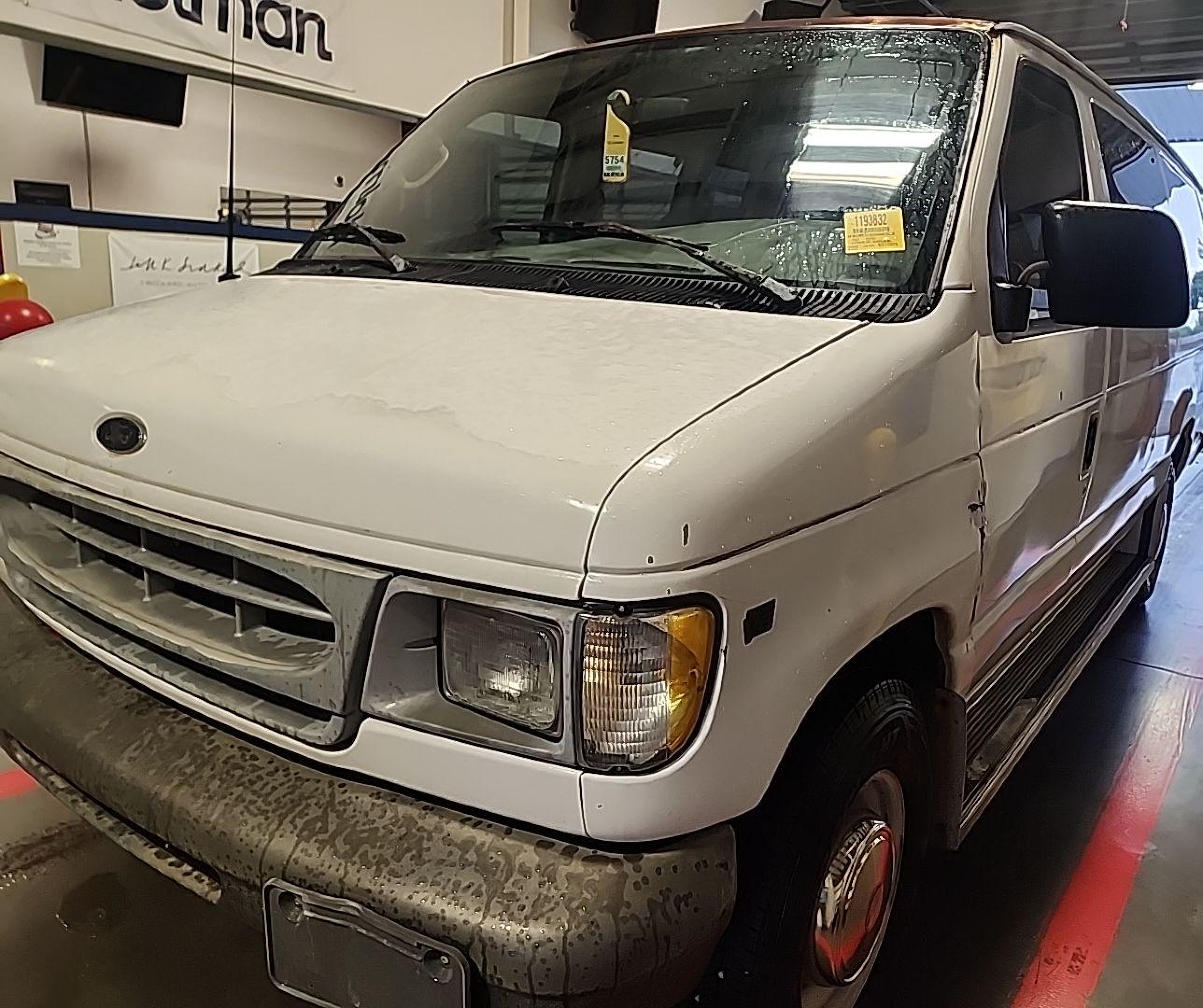 2001 Ford Econoline E350 Super Duty Wagon vin: 1FBSS31L81HA87022