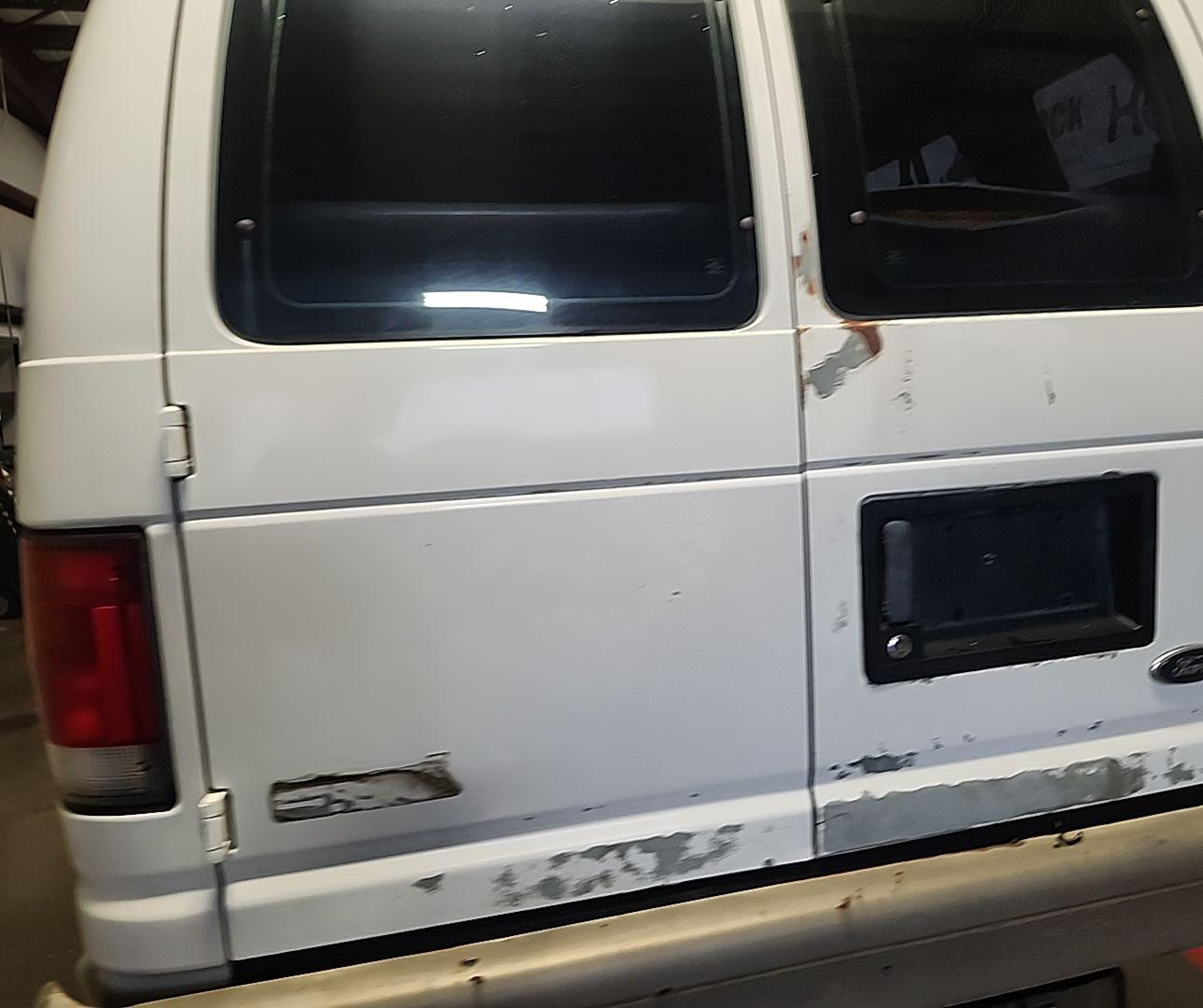 2001 Ford Econoline E350 Super Duty Wagon vin: 1FBSS31L81HA87022