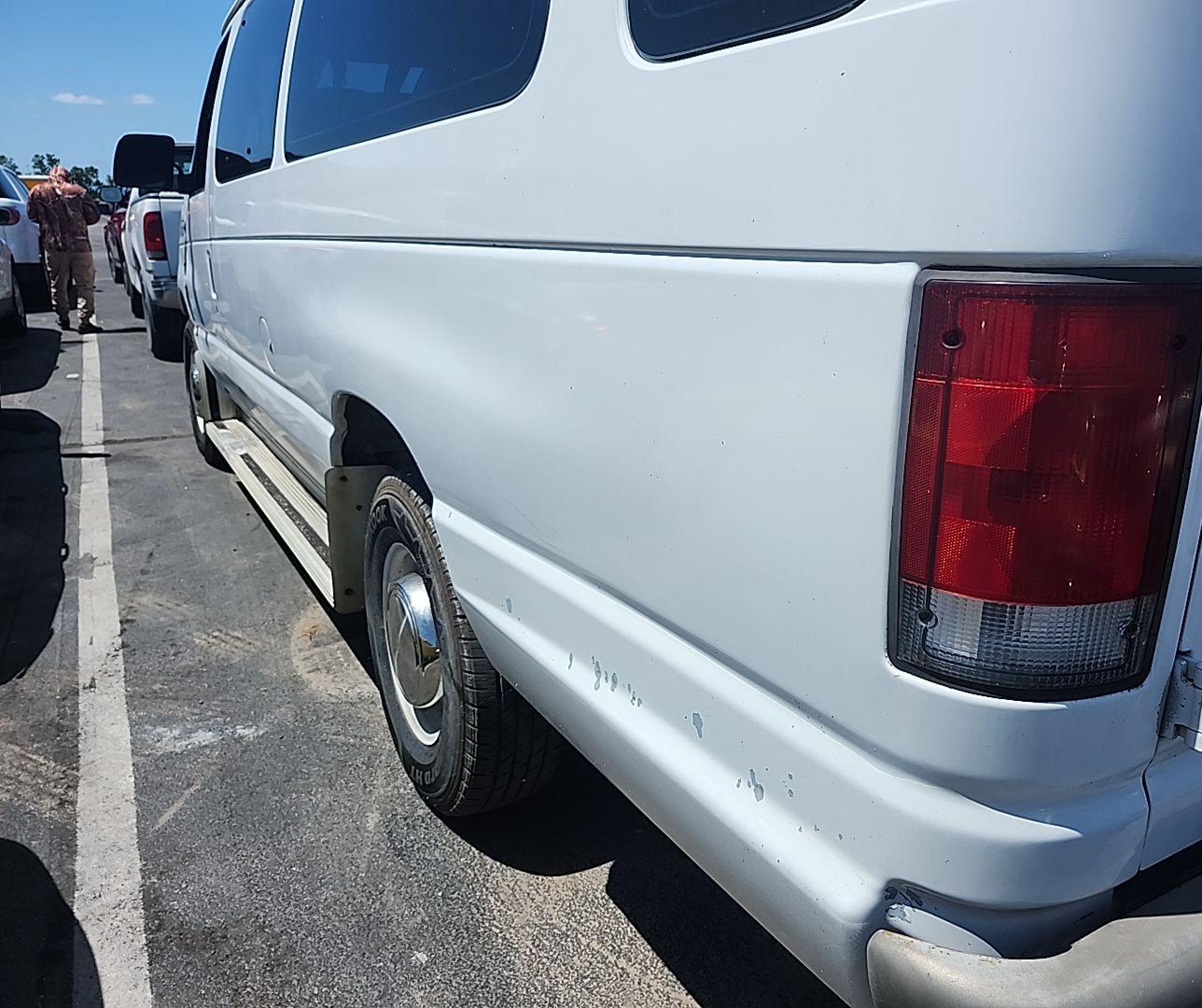 2001 Ford Econoline E350 Super Duty Wagon vin: 1FBSS31L81HA87022